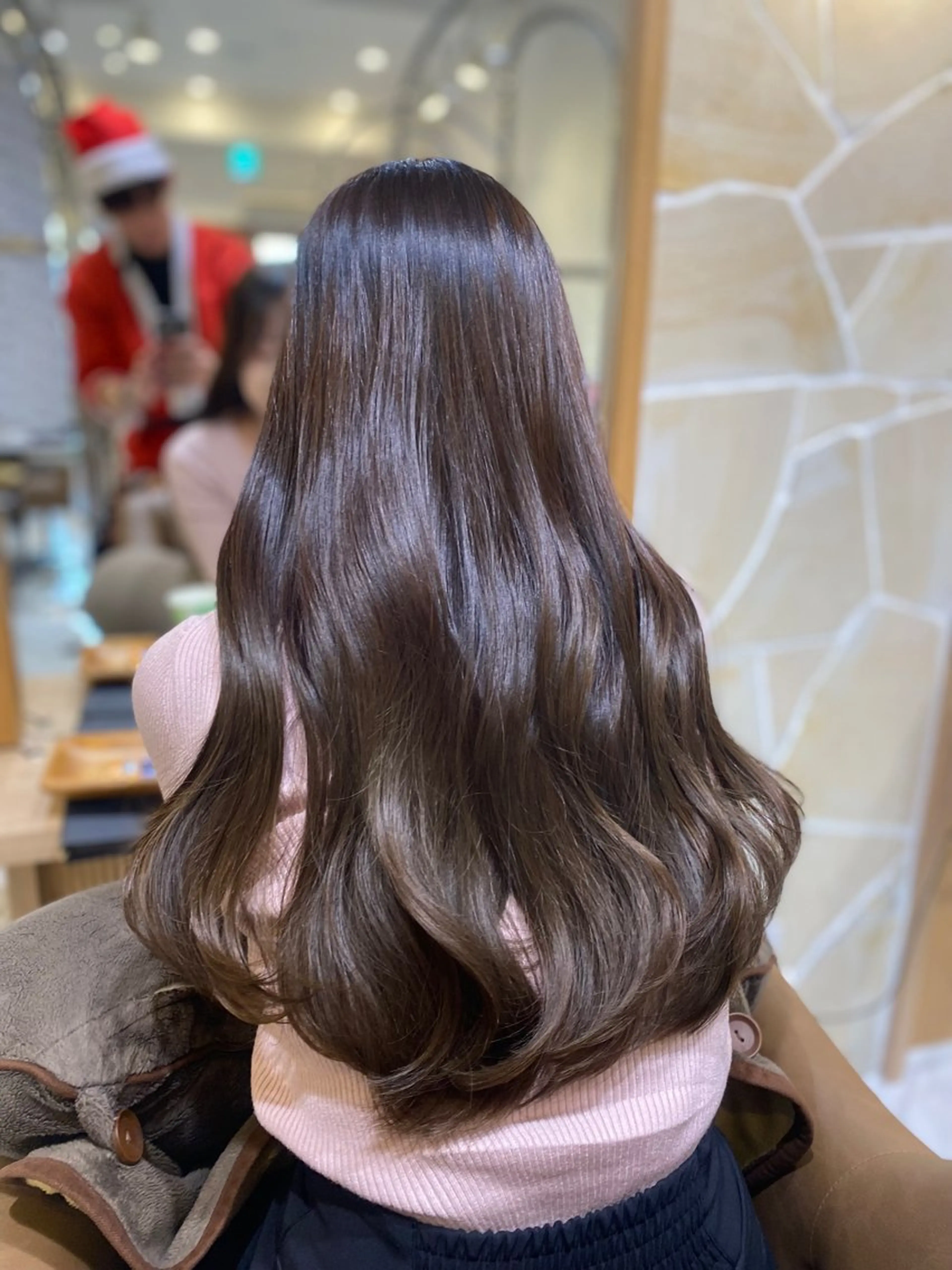 ロング カラー ベージュカラー オリーブベージュ カット ヘアカラー トリートメント 坂井 茅聖のヘアスタイル