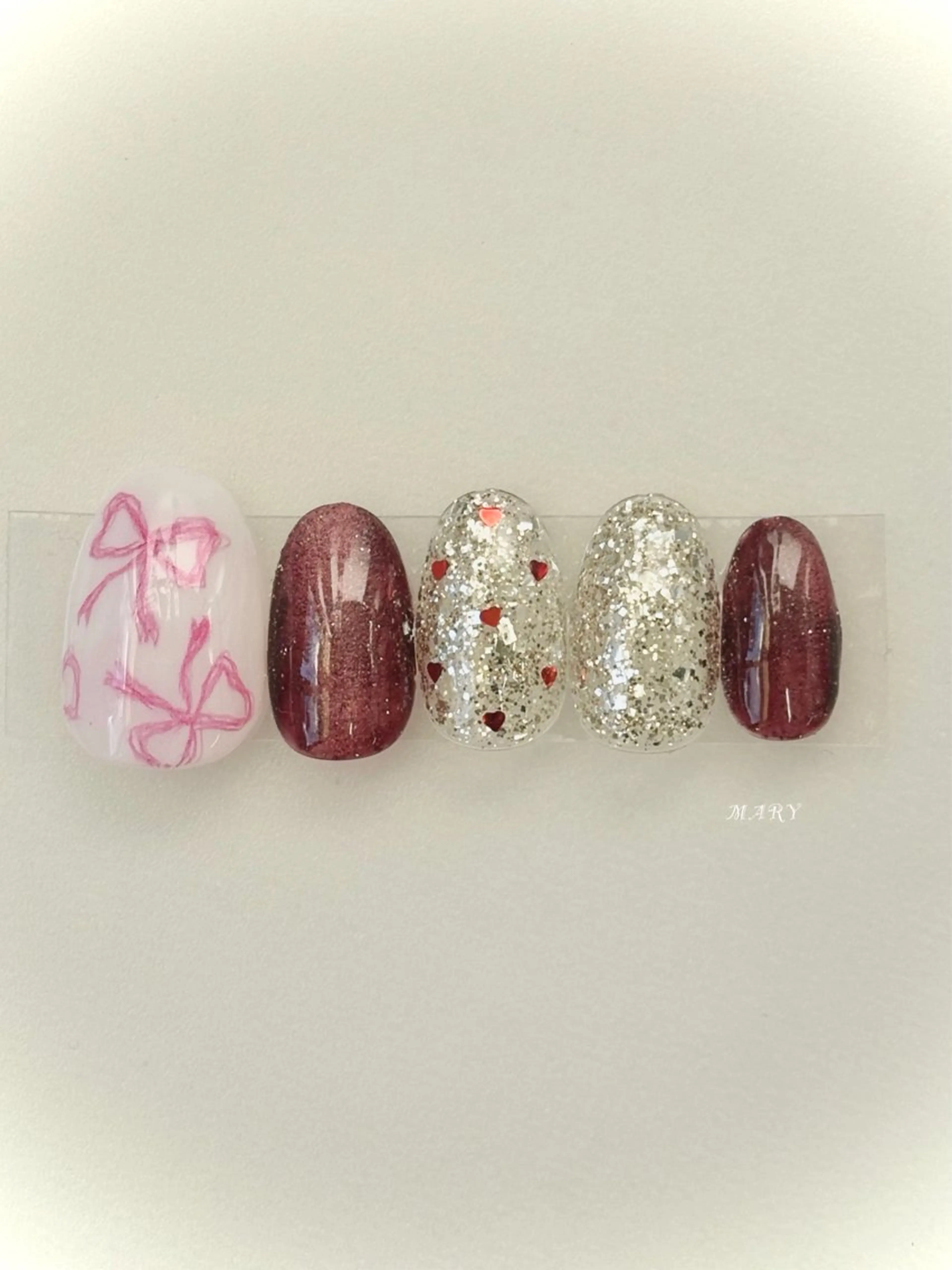 ネイル ドット ニュアンスネイル 赤色 リボン 冬ネイル Mary nail .narumiのネイルデザイン