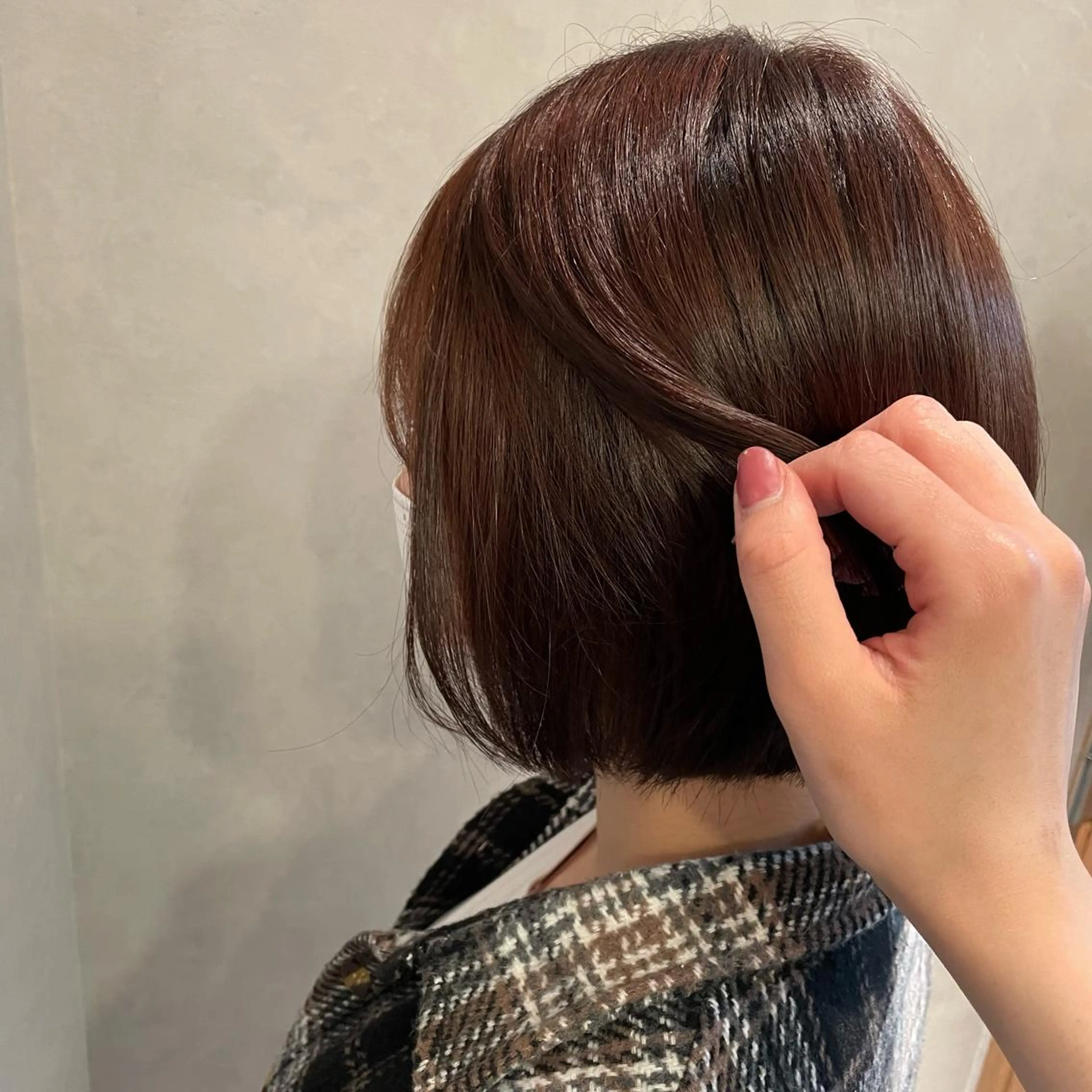 ショート カラー ブラウンカラー レッドカラー レッドブラウン 🍮中山詩乃🍮顔 まわりデザイン◎のヘアスタイル