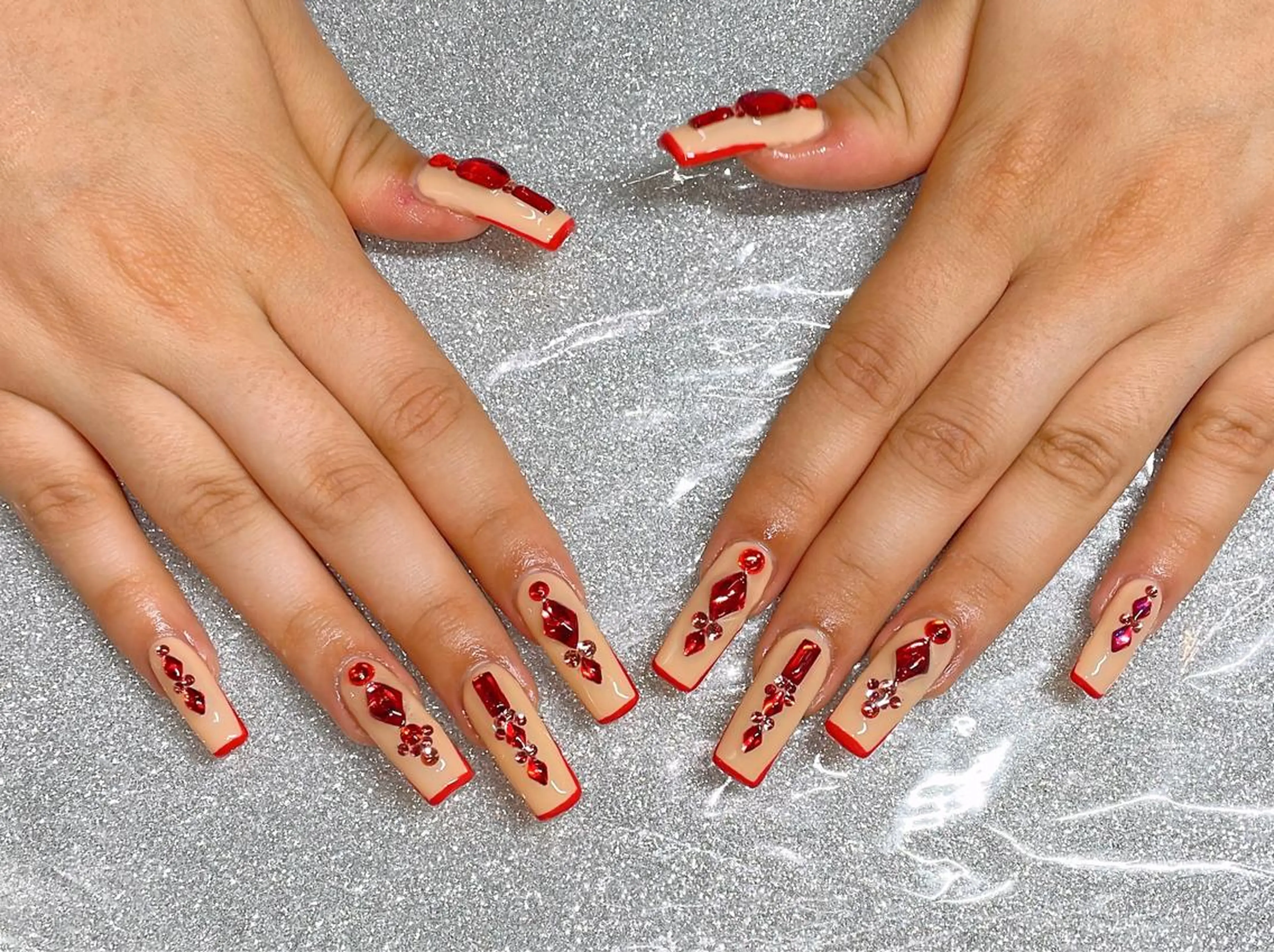 ネイル ハンドネイル VIERU 🌈🎀💖のネイルデザイン