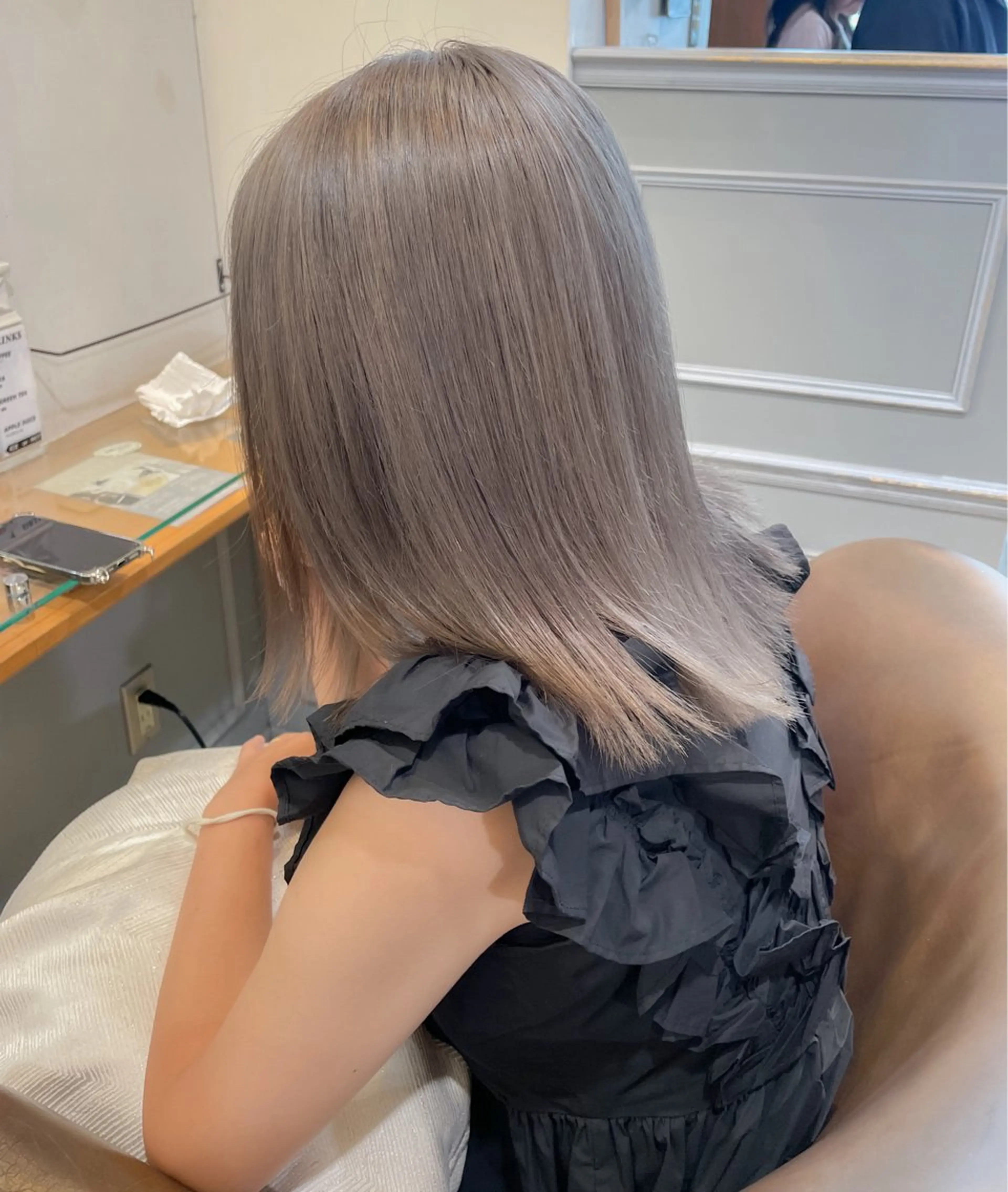 セミロング カラー ベージュカラー ブリーチ グレージュ ミルクティーグレージュ パープルカラー カット ヘアカラー トリートメント ボブ ブリーチ/miinaのヘアスタイル