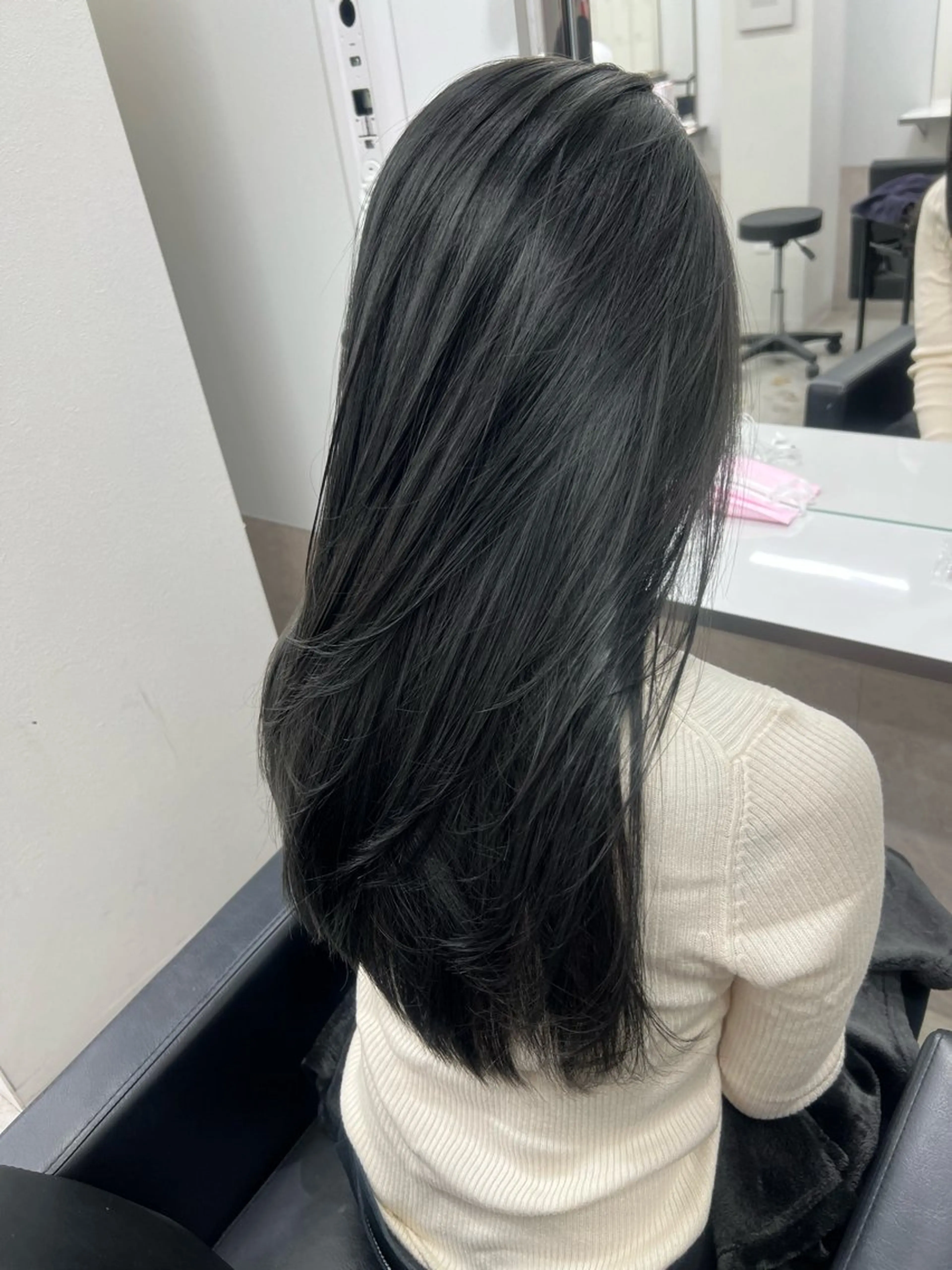 ロング ヘアカラー maya レイヤーカットのヘアスタイル