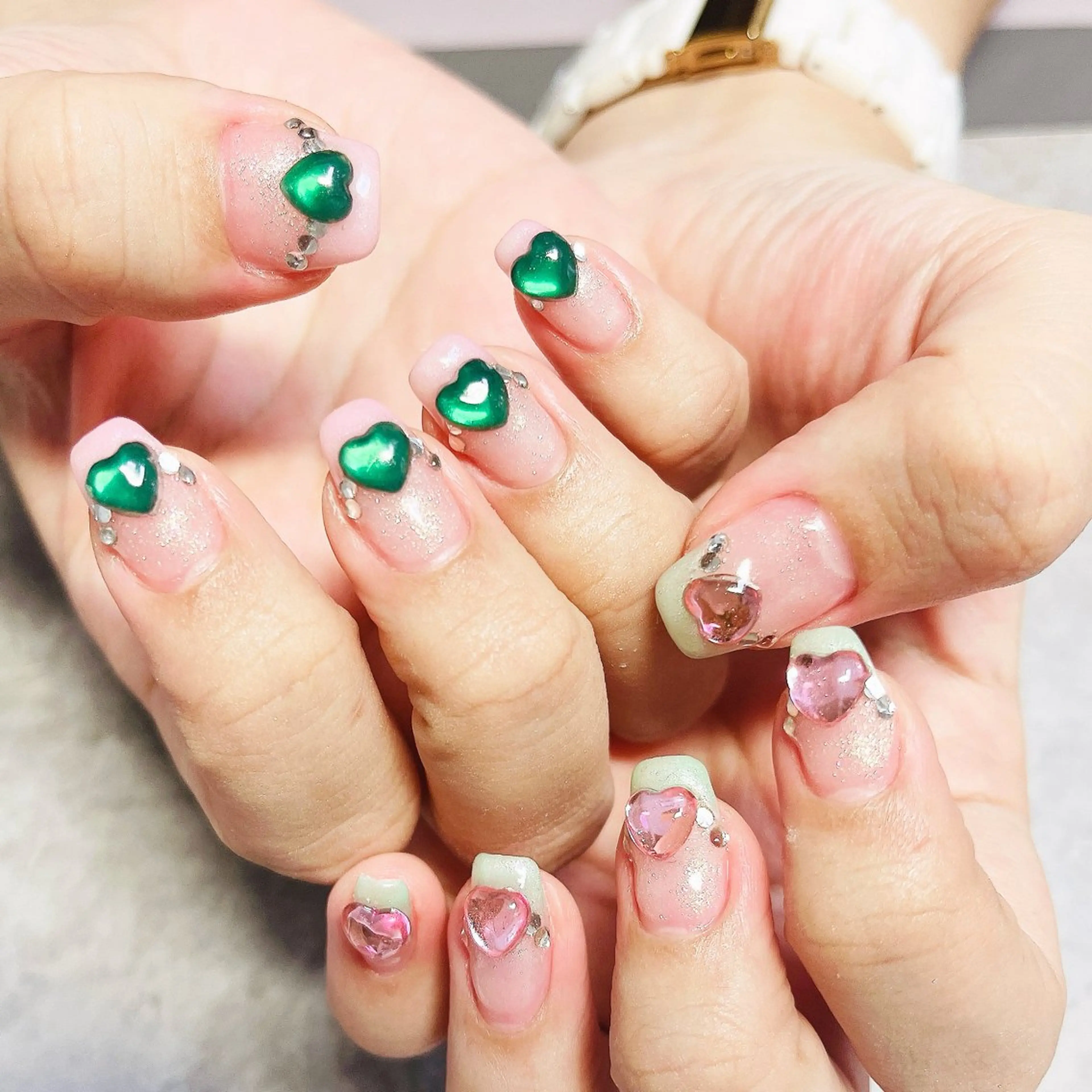 ネイル フレンチネイル ハート ストーンネイル ベテランネイル cnc  nailのネイルデザイン