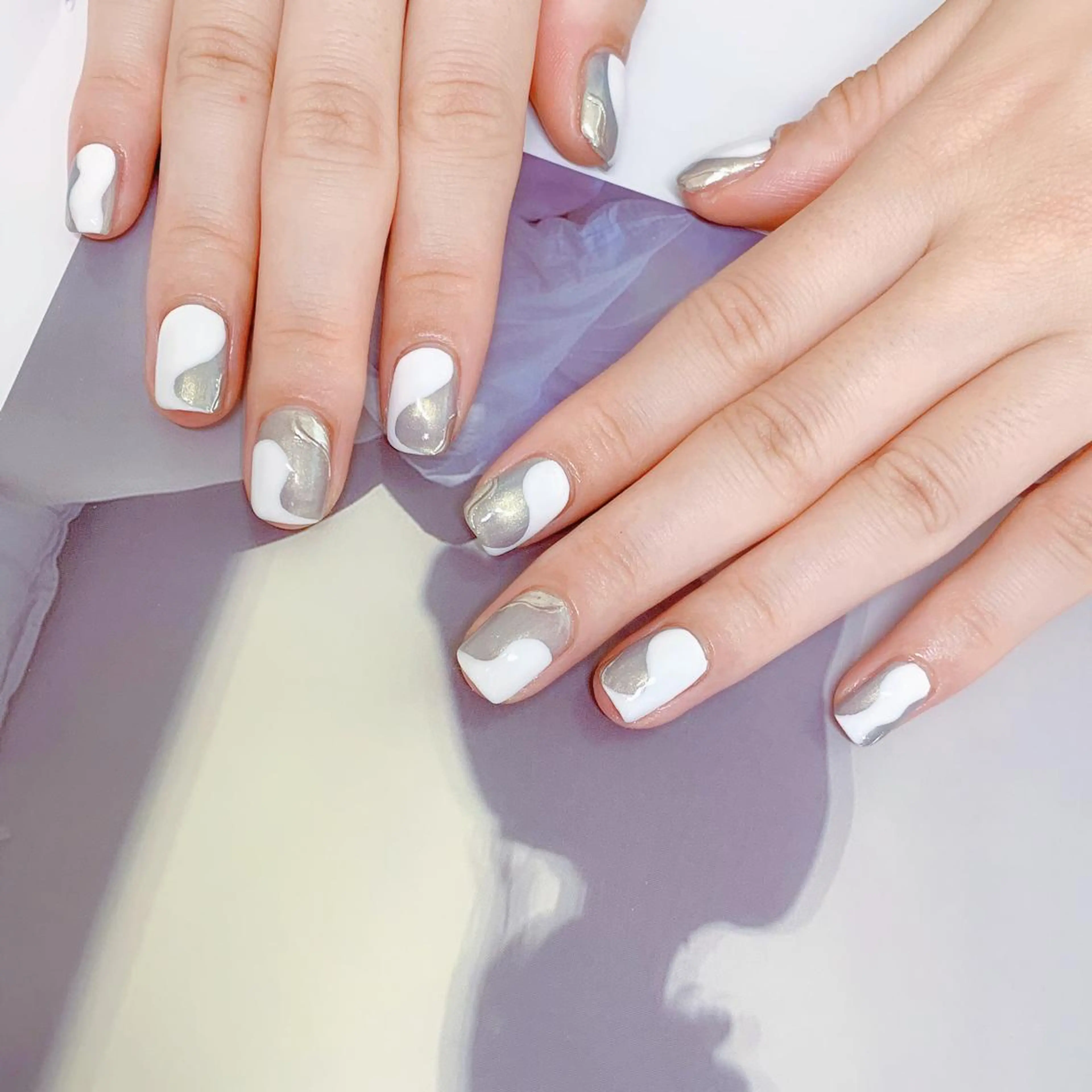 ネイル オーロラネイル フットネイル フレンチネイル ジェルネイル 韓国ネイル ハンドネイル ハンドケア 【ENサロン】 Rei🎀Nailのネイルデザイン