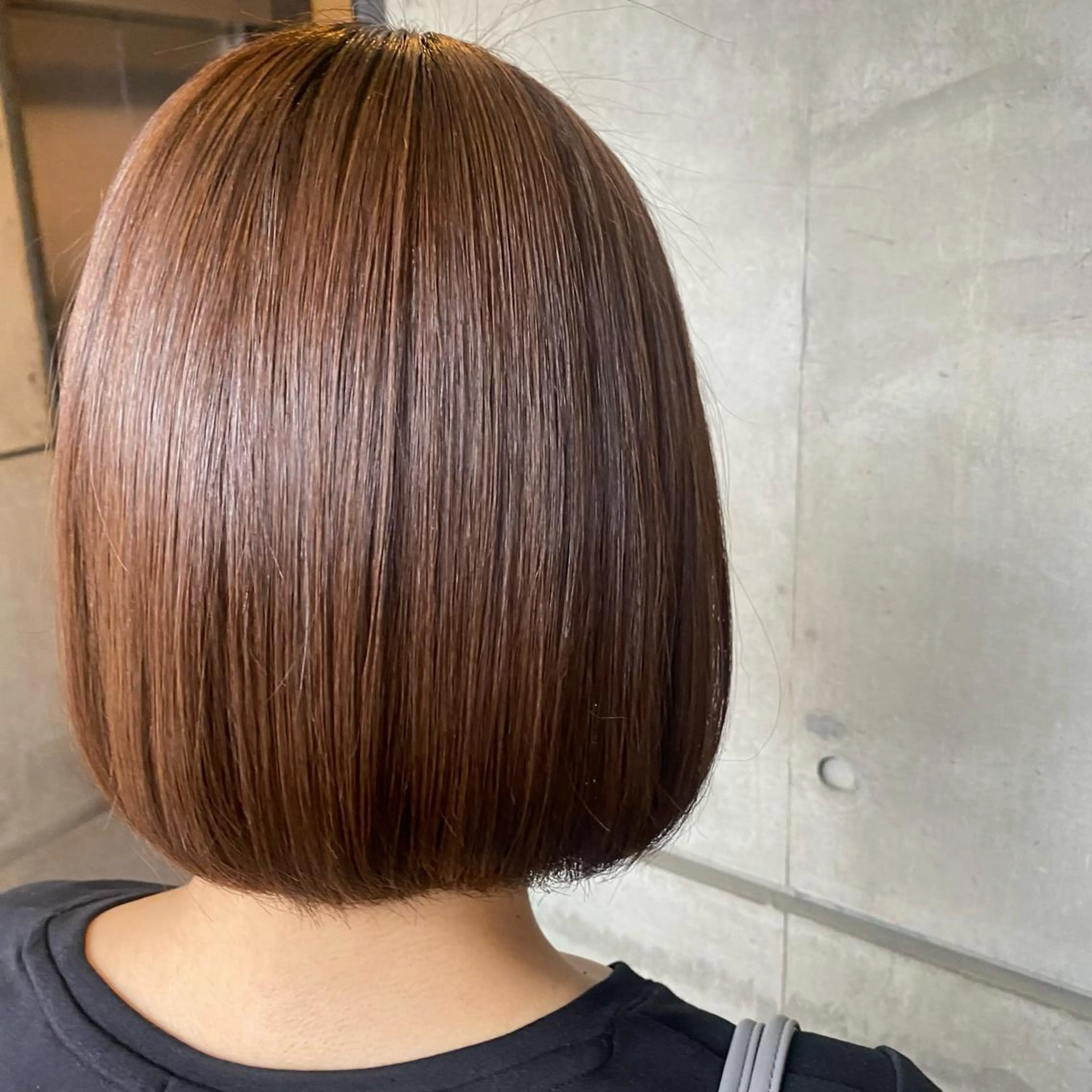 ショート 透け感ベージュ ／ミハルのヘアスタイル