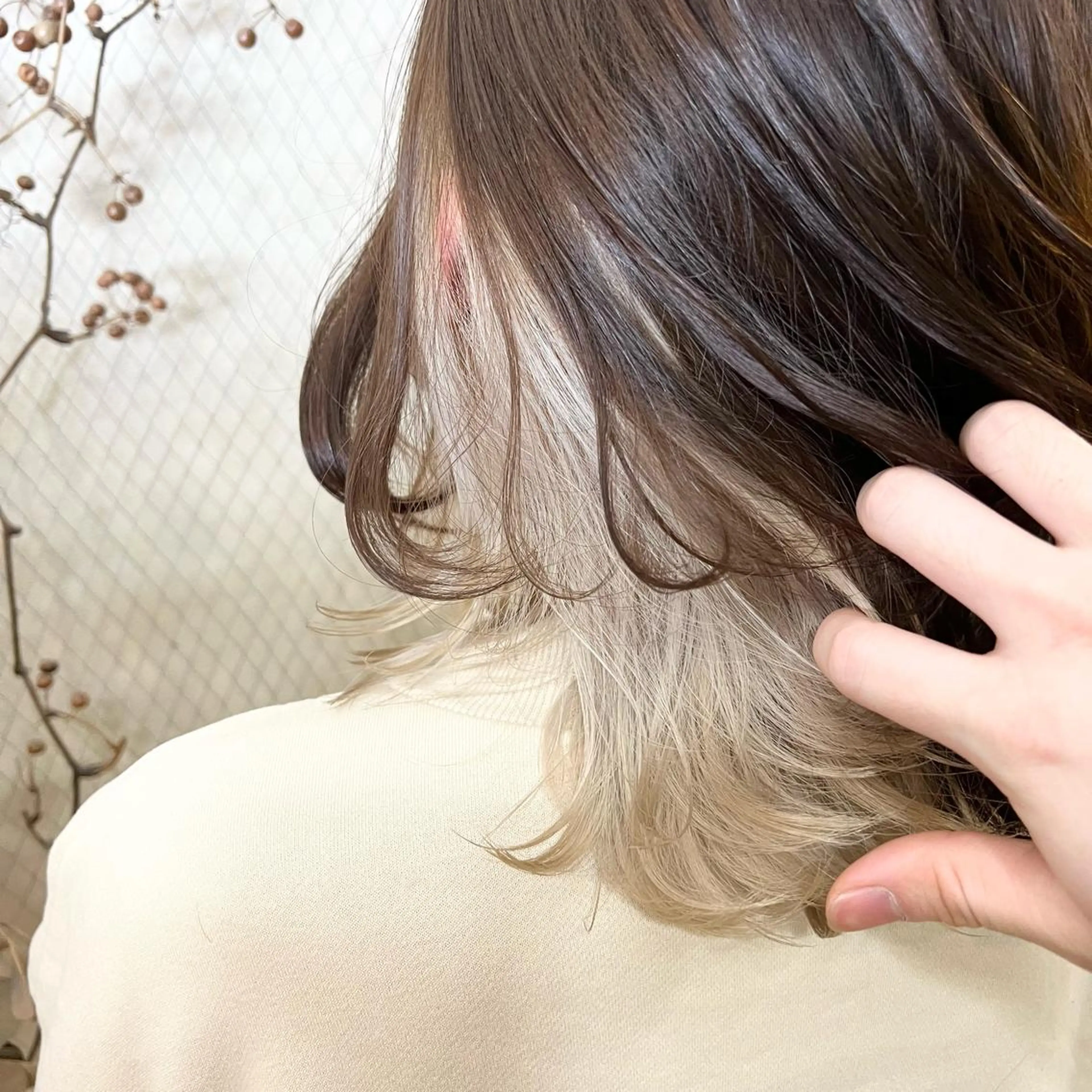 ミディアム カラー ブロンド インナーカラー ホワイトブロンド 外国人風カラー 平川 侑磨のヘアスタイル