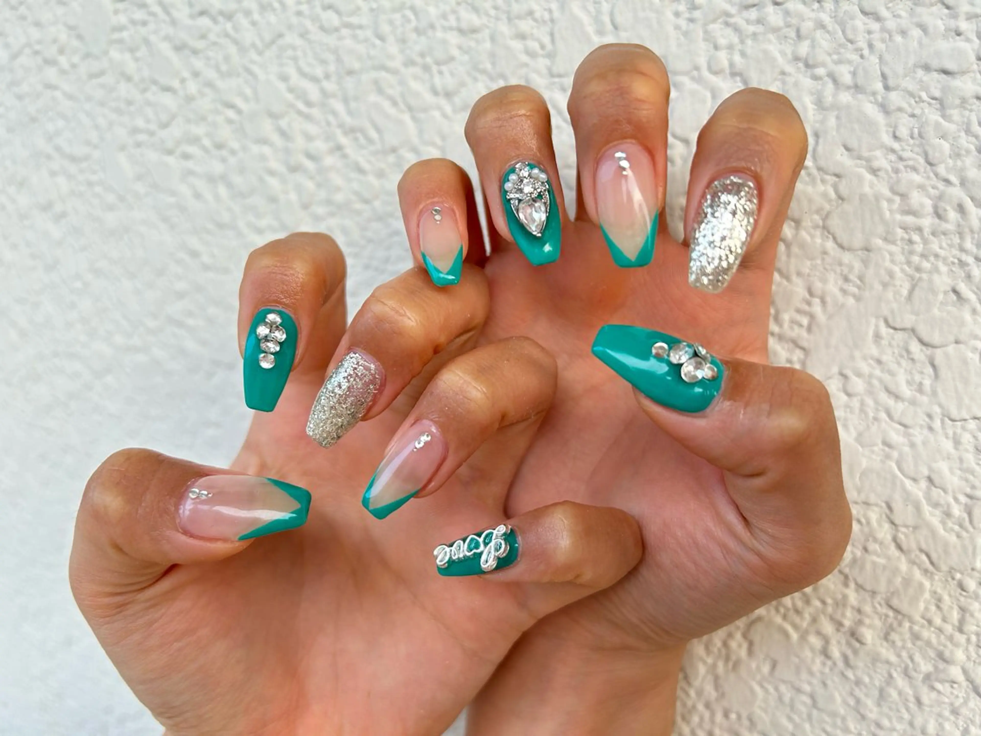 セミロング ネイル ハンドネイル フットネイル ✴︎ Delightのネイルデザイン