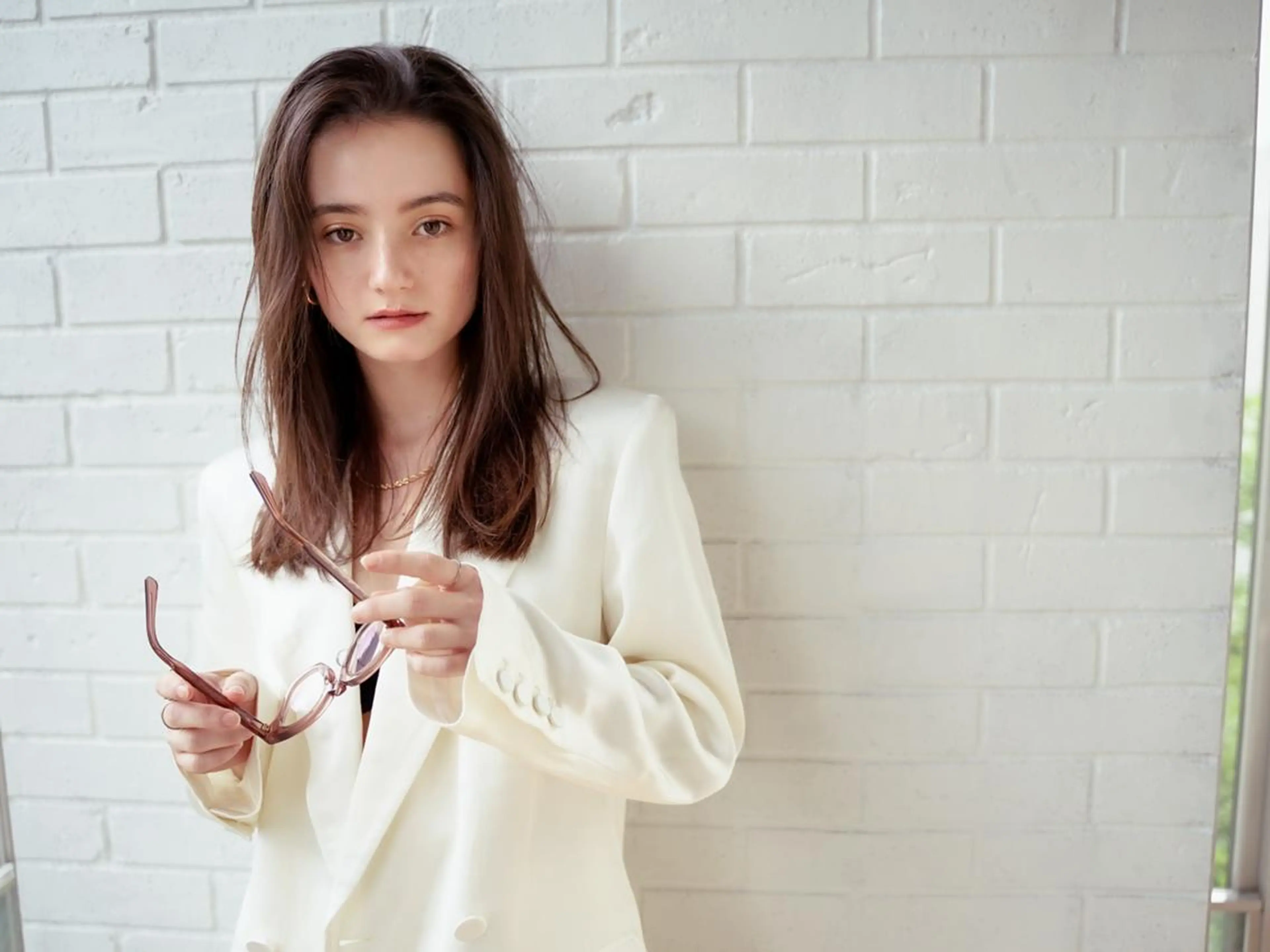 セミロング カラー パーマ ヘアアレンジ アディクシーカラー アッシュ バレイヤージュ ベージュカラー ブリーチ newi grande 横浜店のヘアスタイル