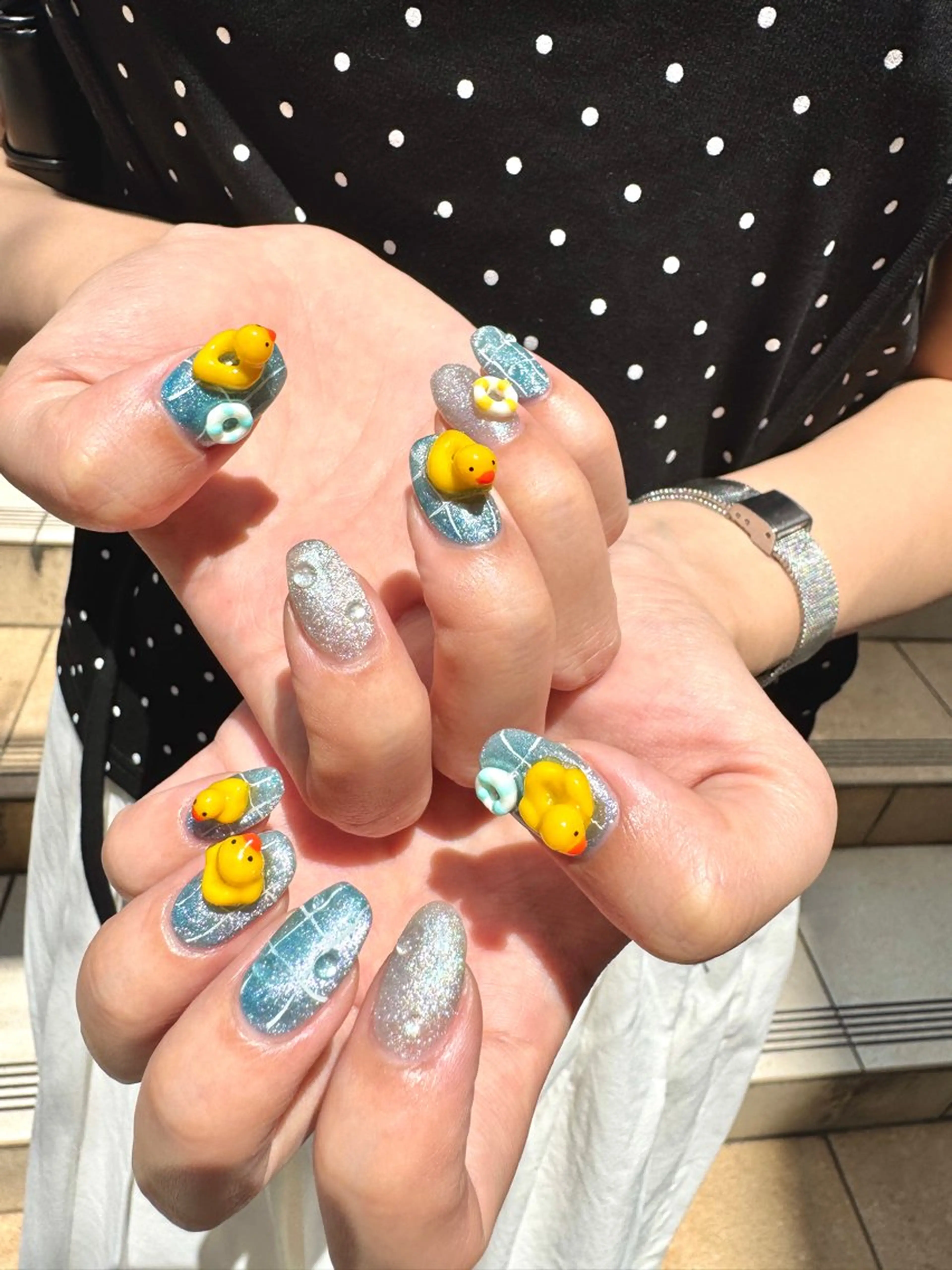 ネイル ゴールド キラキラネイル ニュアンスネイル オフィスネイル ピンク ハンドネイル ハンドケア Lililas サロン&スクールのネイルデザイン