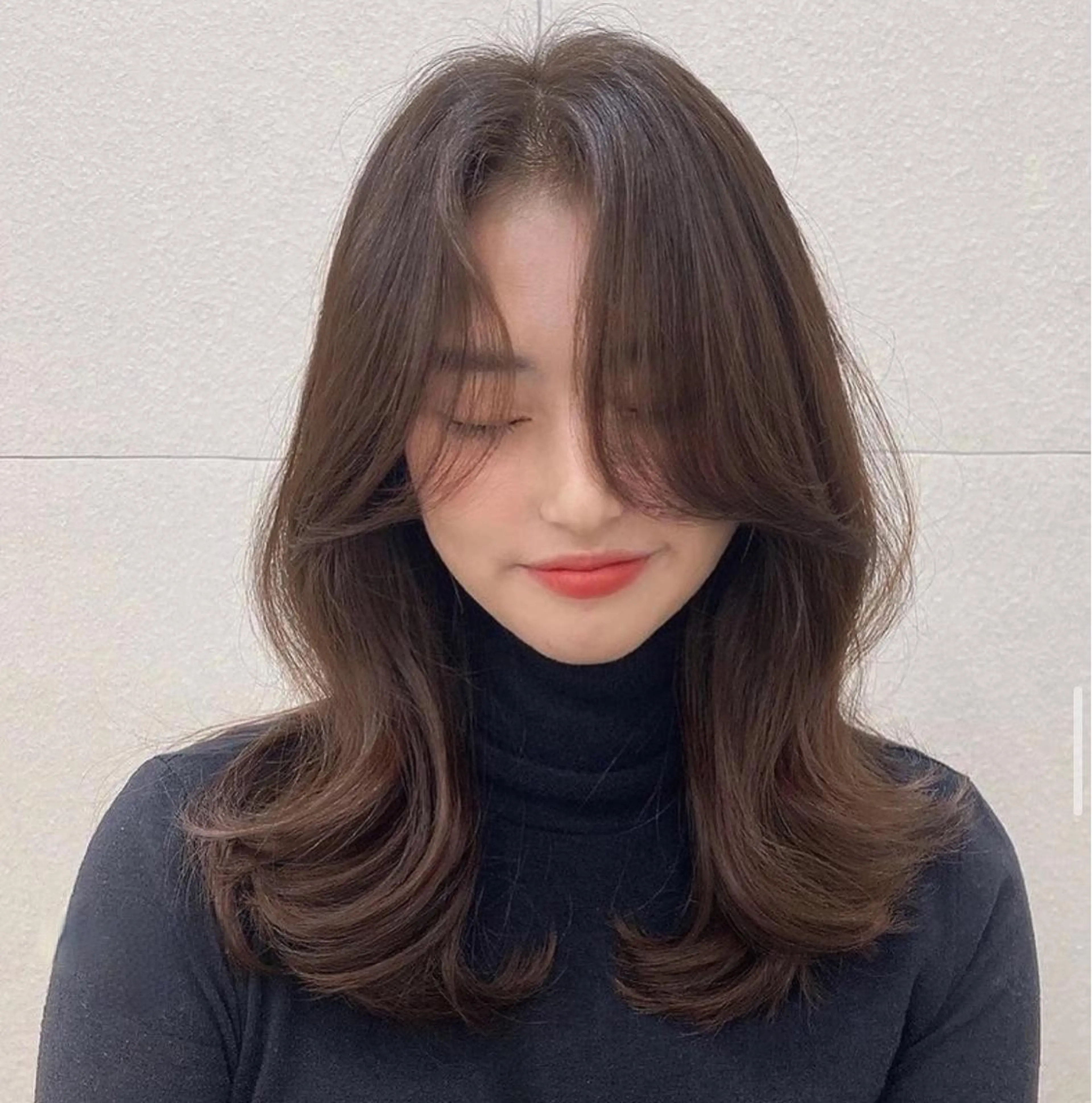 セミロング カラー ベージュカラー ブリーチ イヤリングカラー 韓国風カラー ブリーチなしカラー カット ヘアカラー トリートメント 鈴木 一貴のヘアスタイル