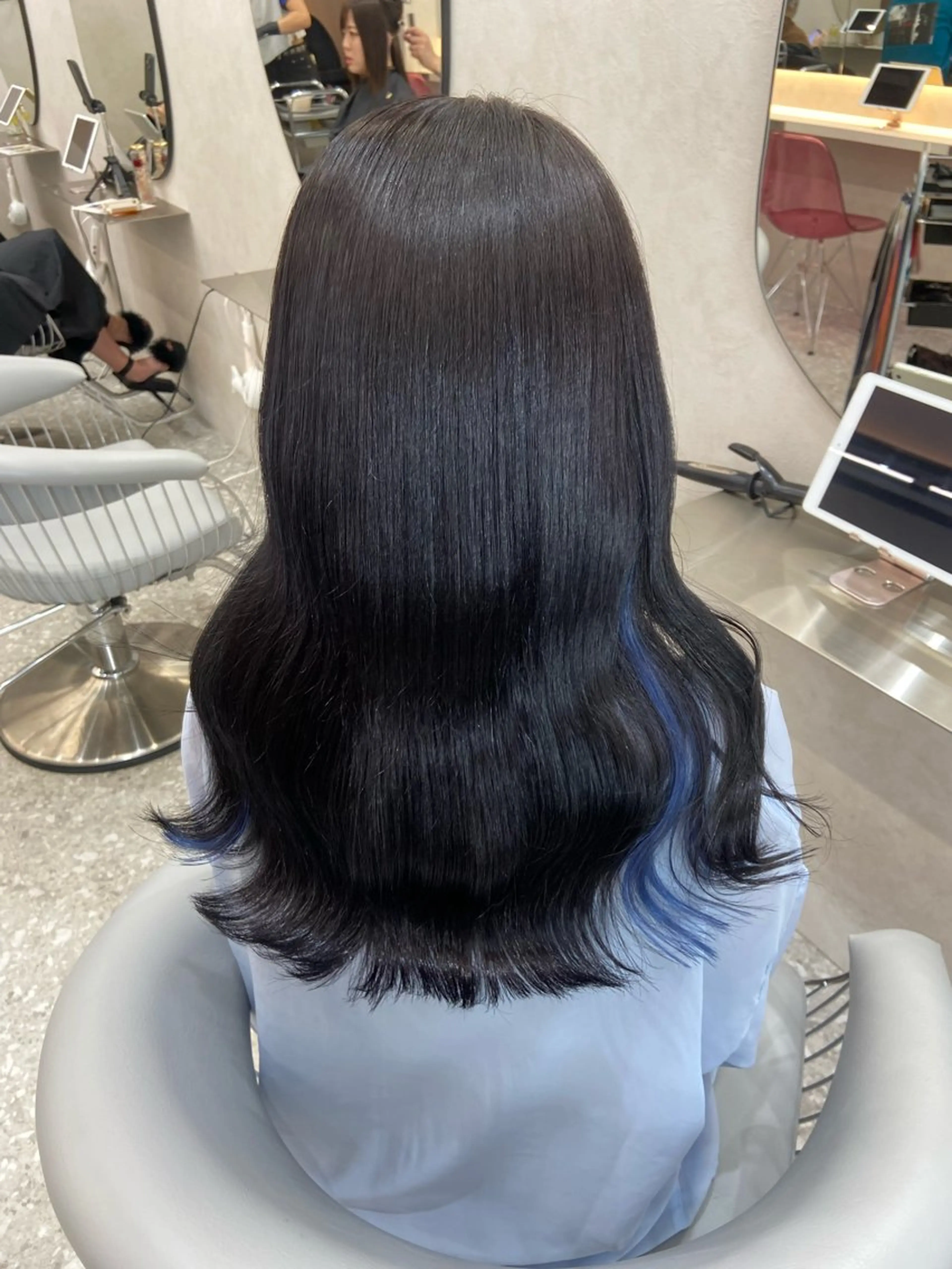 ロング カラー シールエクステ 黒髪 ブルーカラー ブルーブラック イヤリングカラー カット ヘアカラー トリートメント 新宿/韓国ヘア 中明度カラー/かやのヘアスタイル