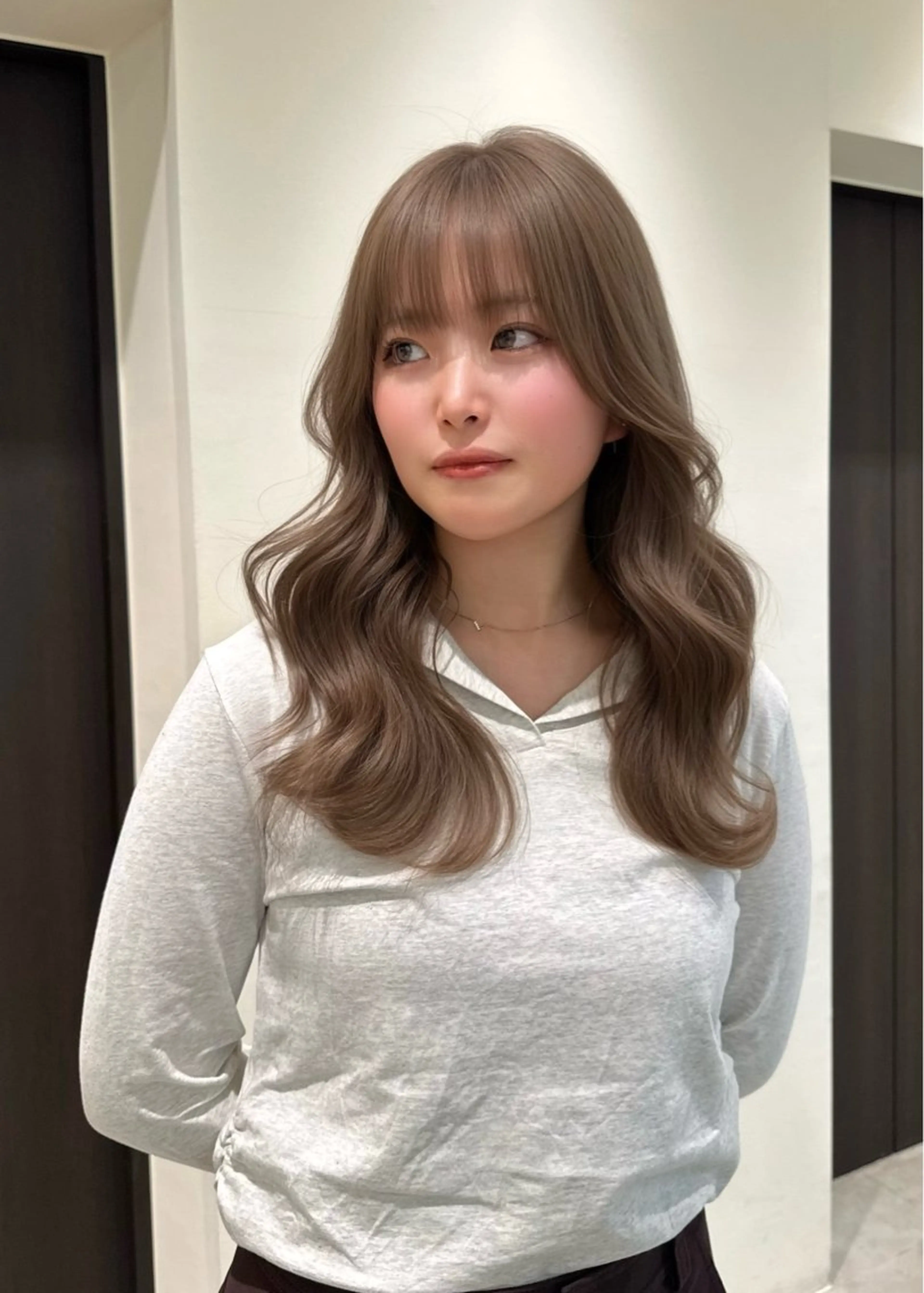 ロング ヘアカラー トリートメント ハイトーン/透明感 カラー/レイヤーのヘアスタイル