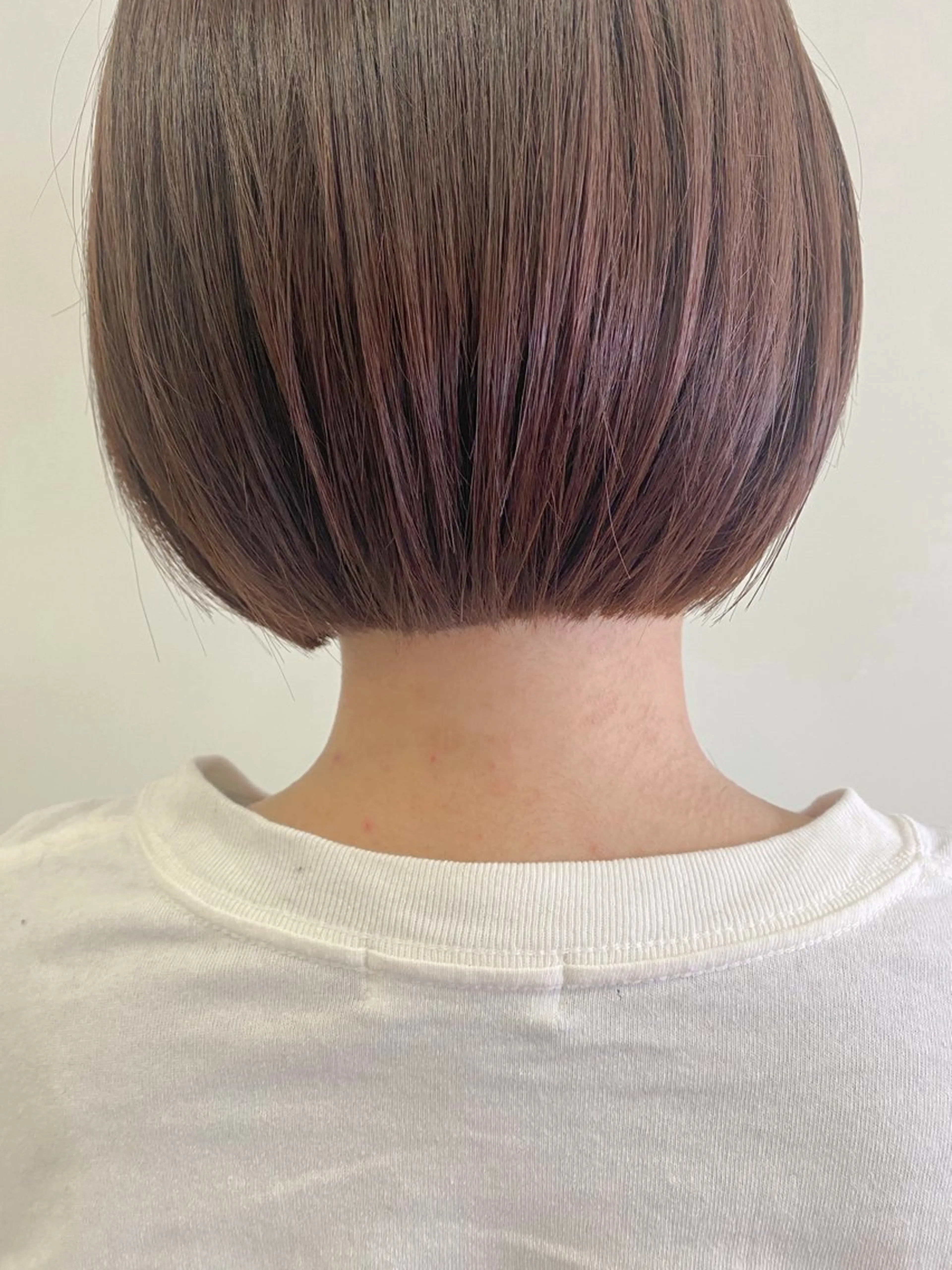 ショート カット ヘアカラー ヘアーロウル ニコラのヘアスタイル