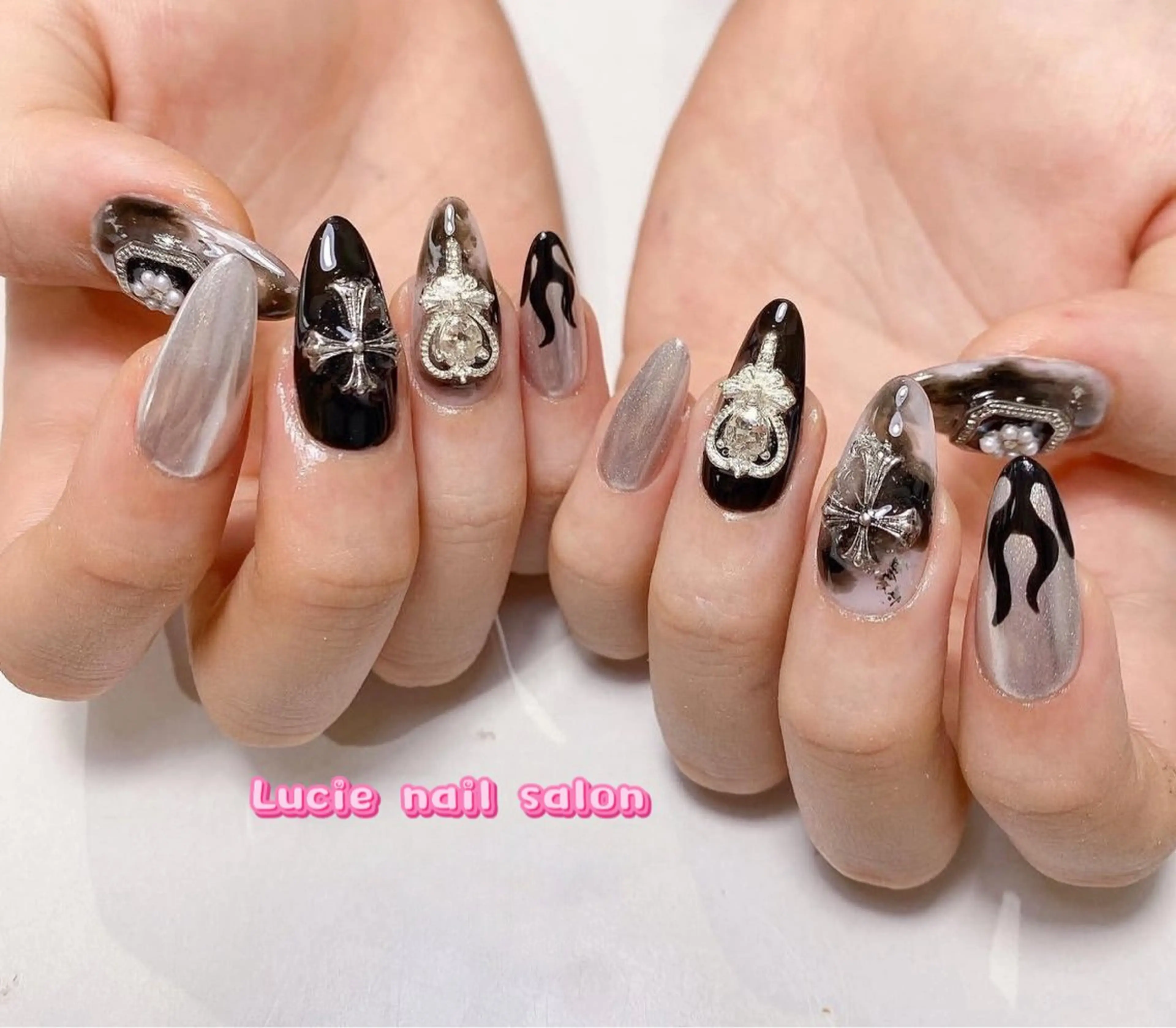 ネイル フレンチネイル ジェルネイル グラデーション 持ち込み オフィスネイル ハンドネイル LUCIE NAILのネイルデザイン