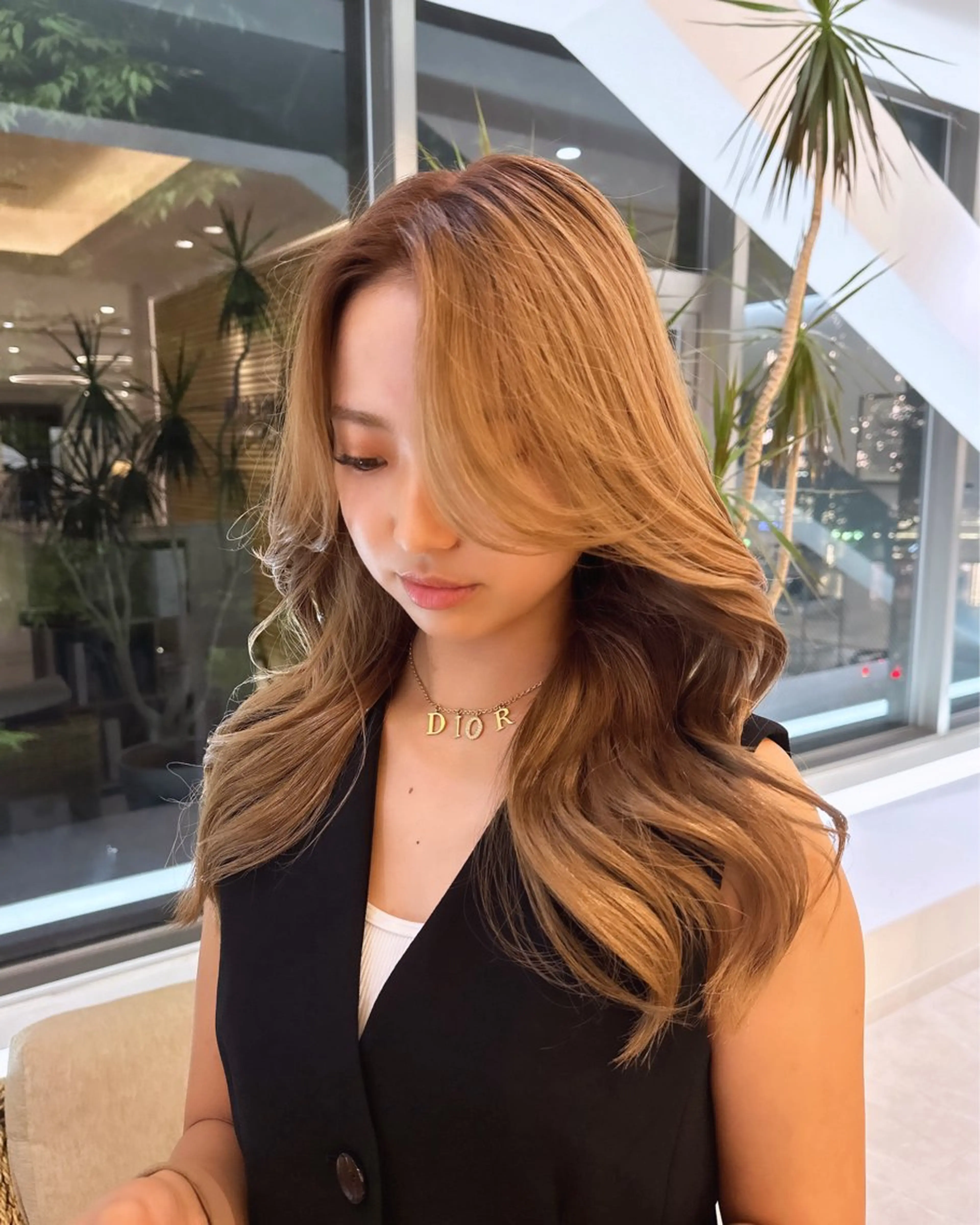 韓国風レイヤーカット+ブリーチ+カラー+トリートメントの写真