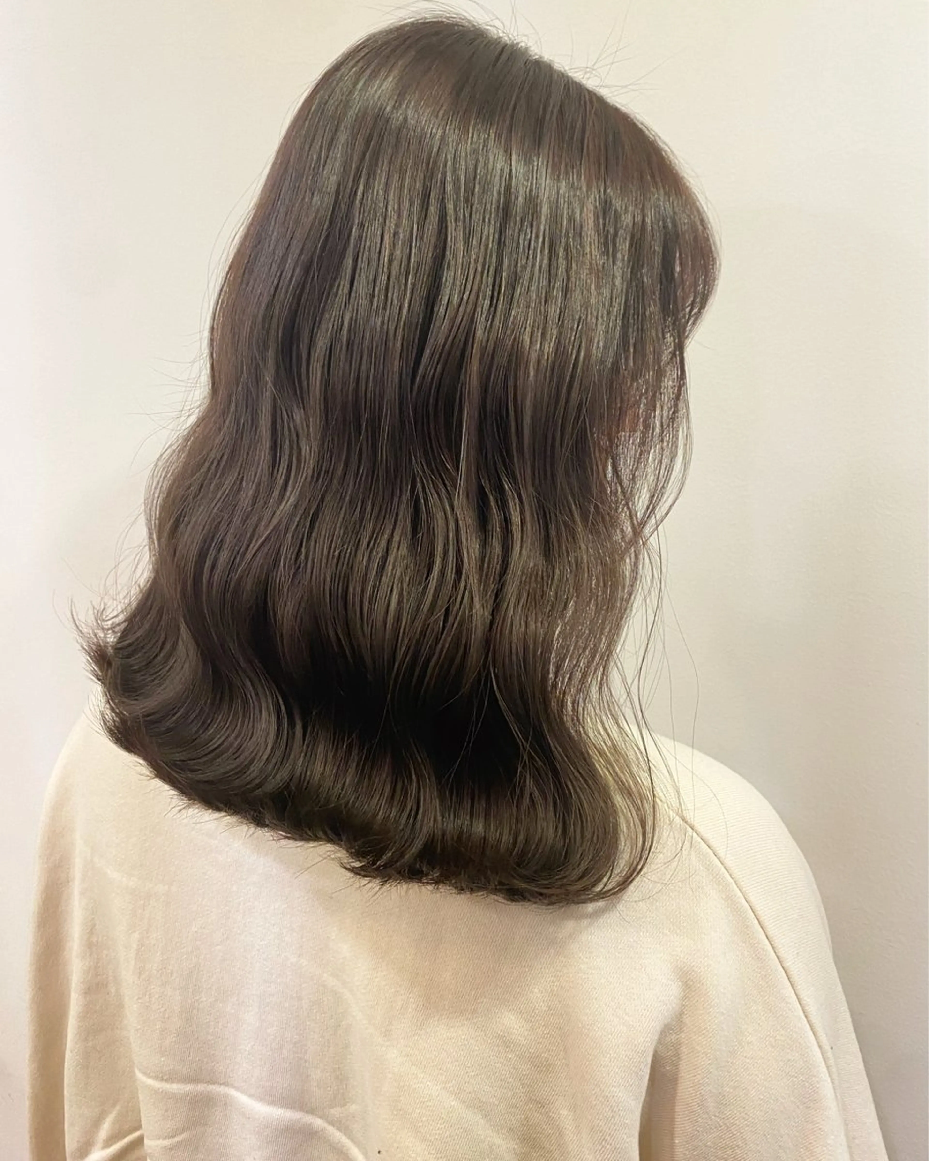 ミディアム カラー ベージュカラー オリーブベージュ sana🤍ボブ ベージュ🤍のヘアスタイル