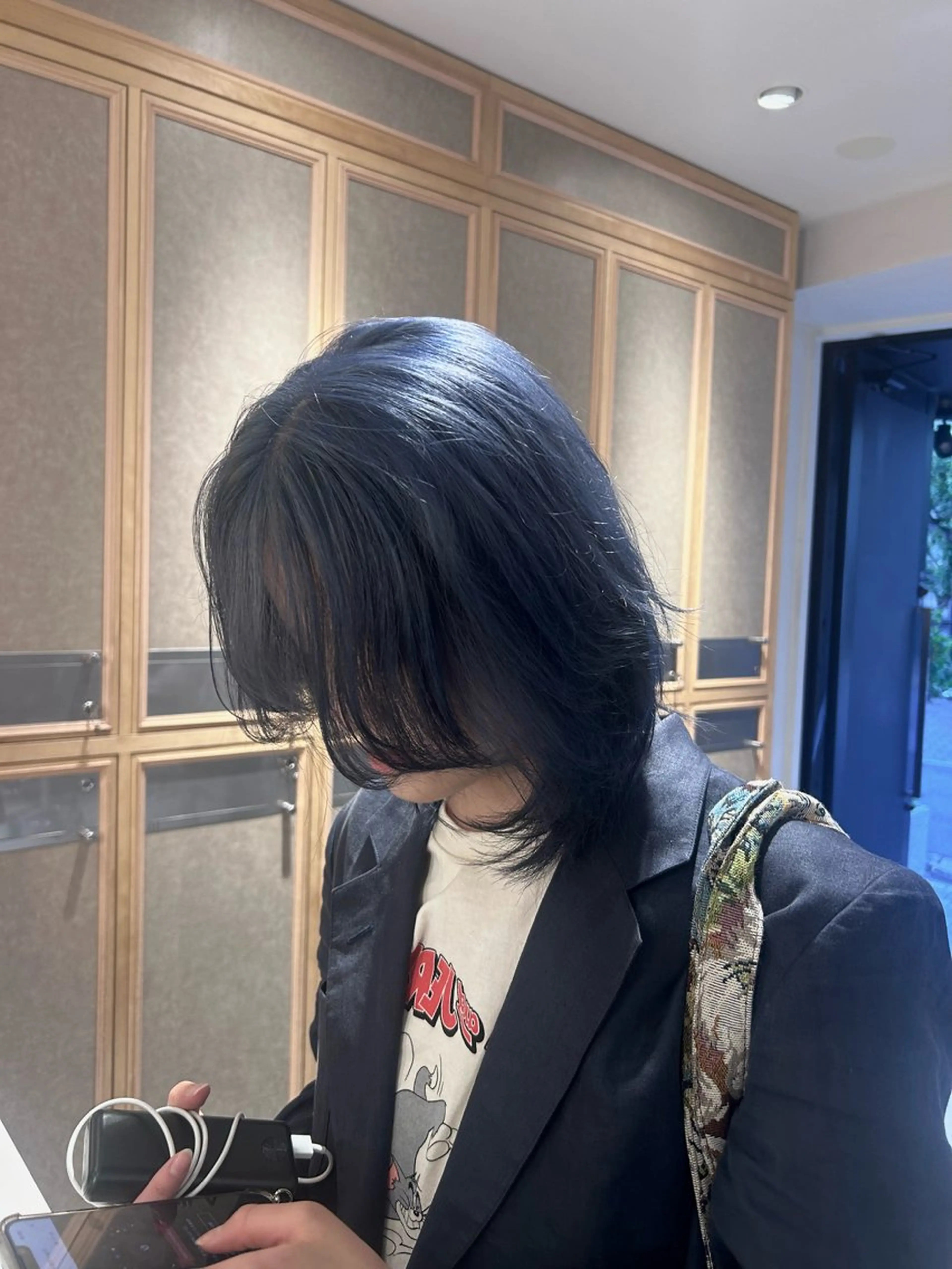 カラー ブルーカラー ハイトーンカラー カット ヘアカラー トリートメント ヘッドスパ ヘアセット miko🪽地毛風/ ハイトーン/レイヤーのヘアスタイル