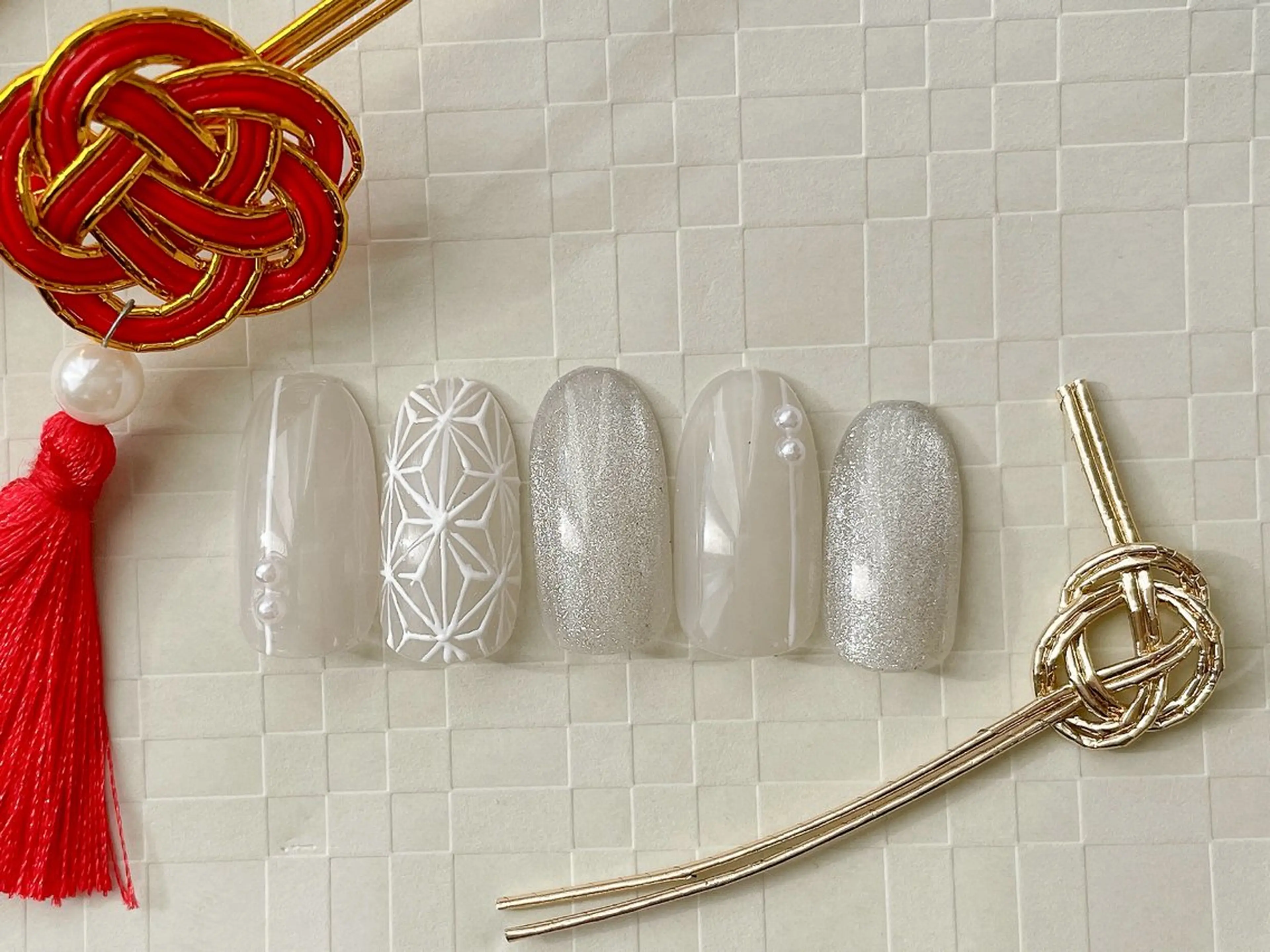 ネイル 成人式 ジェルネイル パラジェル ストーンネイル 冬ネイル kiki nail &brow二子玉川の眉毛・アイブロウイメージ