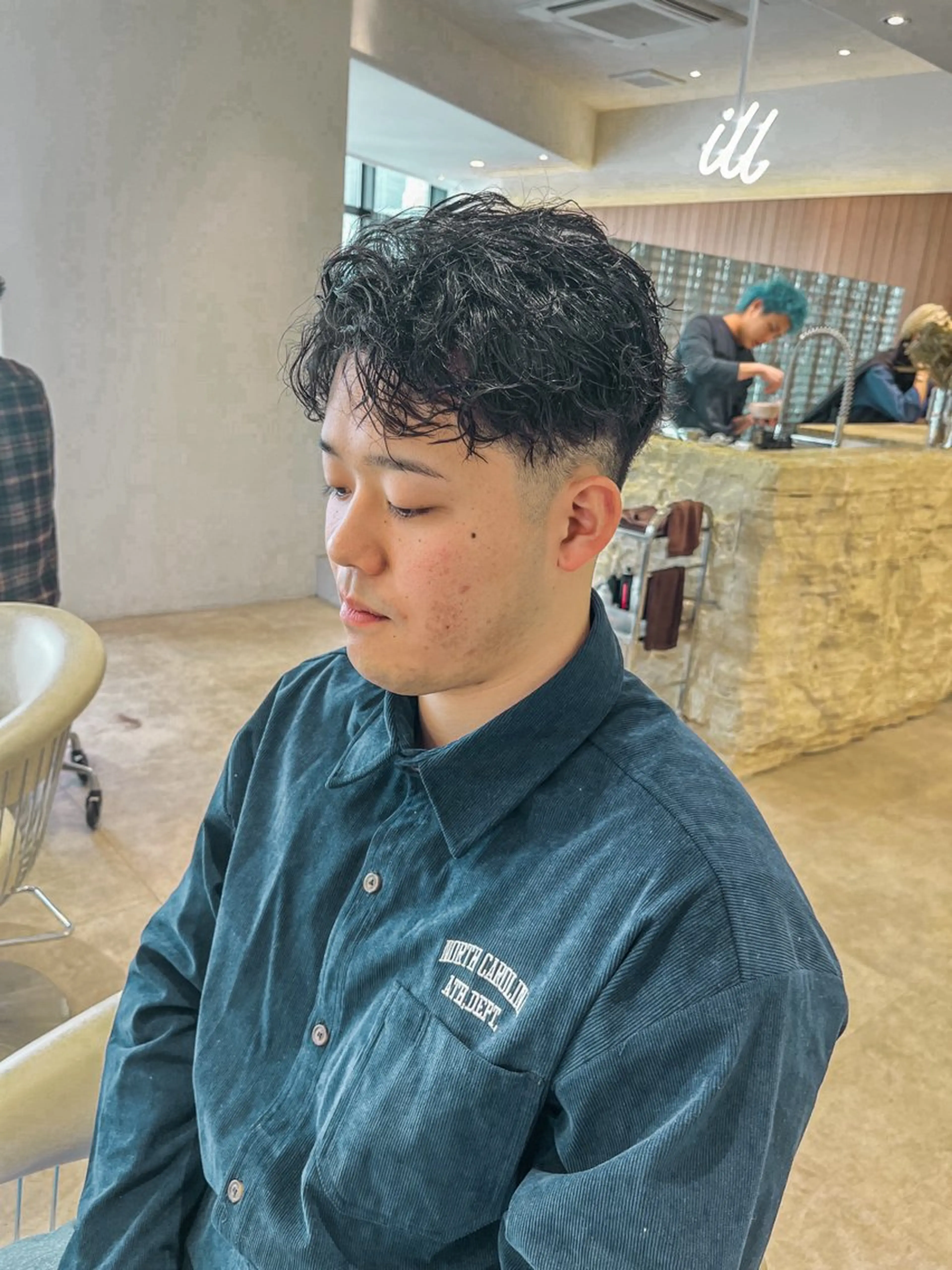 ショート ⚡メンズパーマフ ェードカットTomyのヘアスタイル