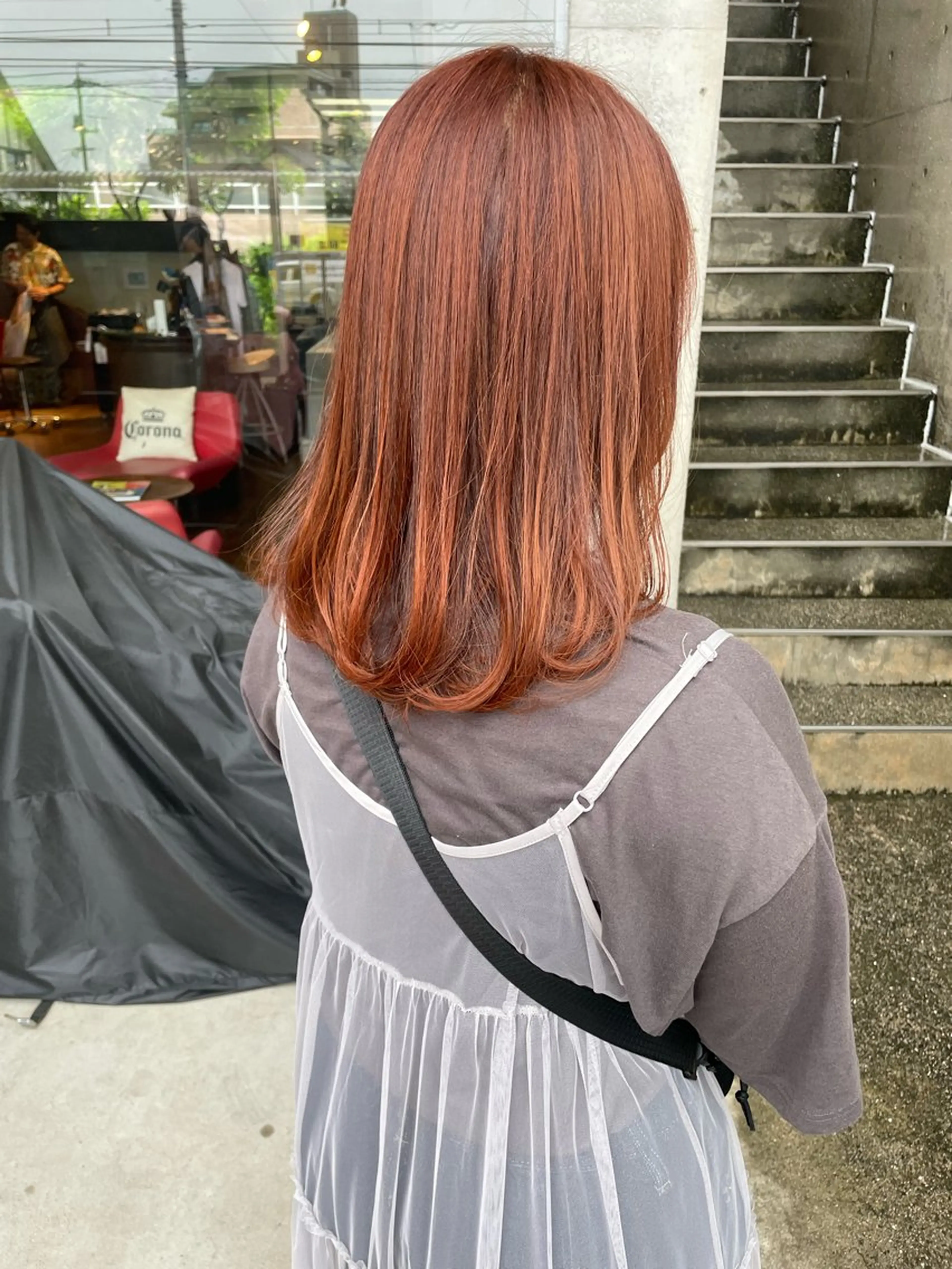 セミロング カラー ブリーチ t.（ティードット）所属・日高 香織のヘアスタイル