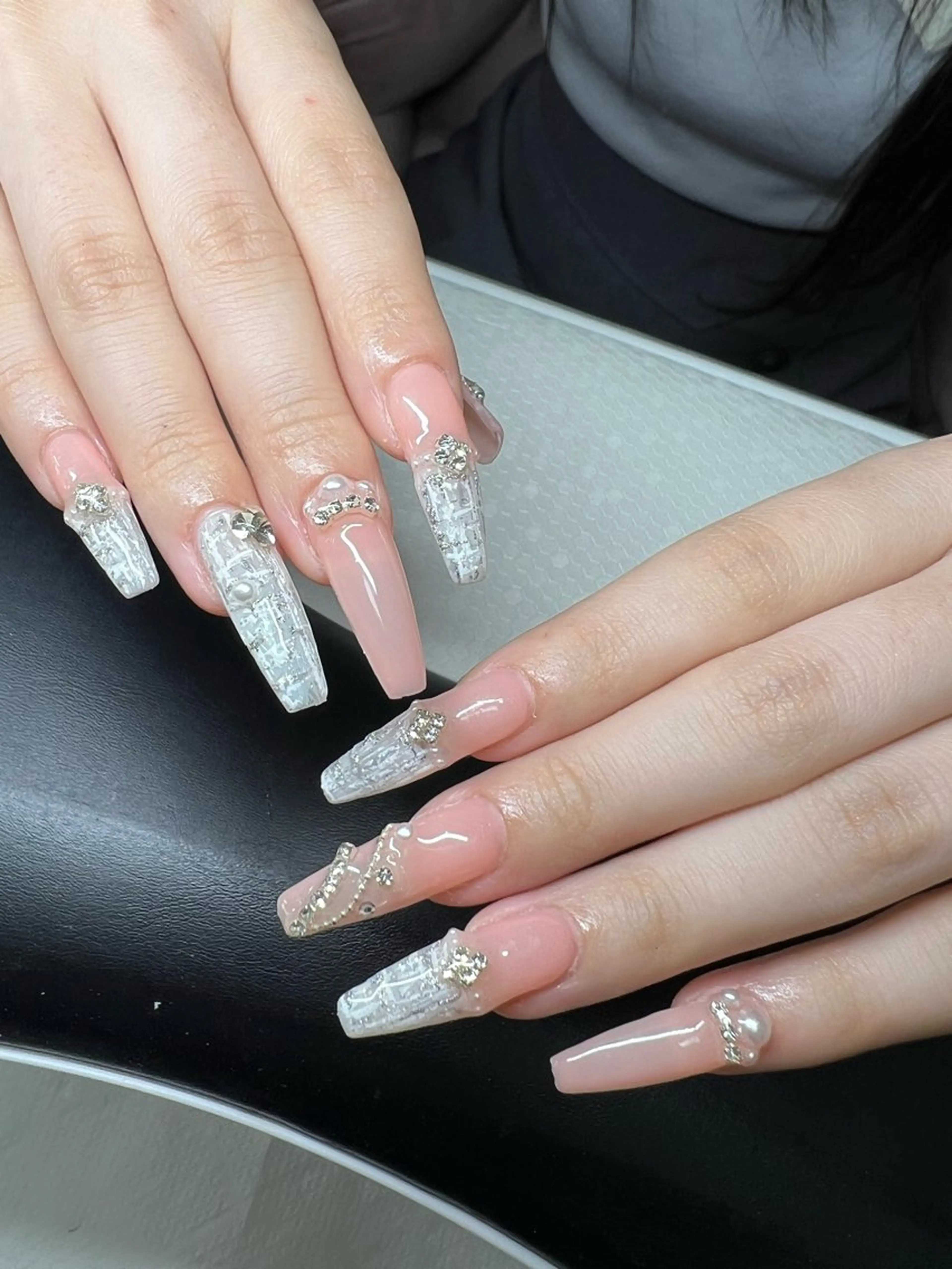 ネイル オーロラネイル チークネイル 長さ出し フットネイル フレンチネイル ハンドネイル Lee Nailsのネイルデザイン