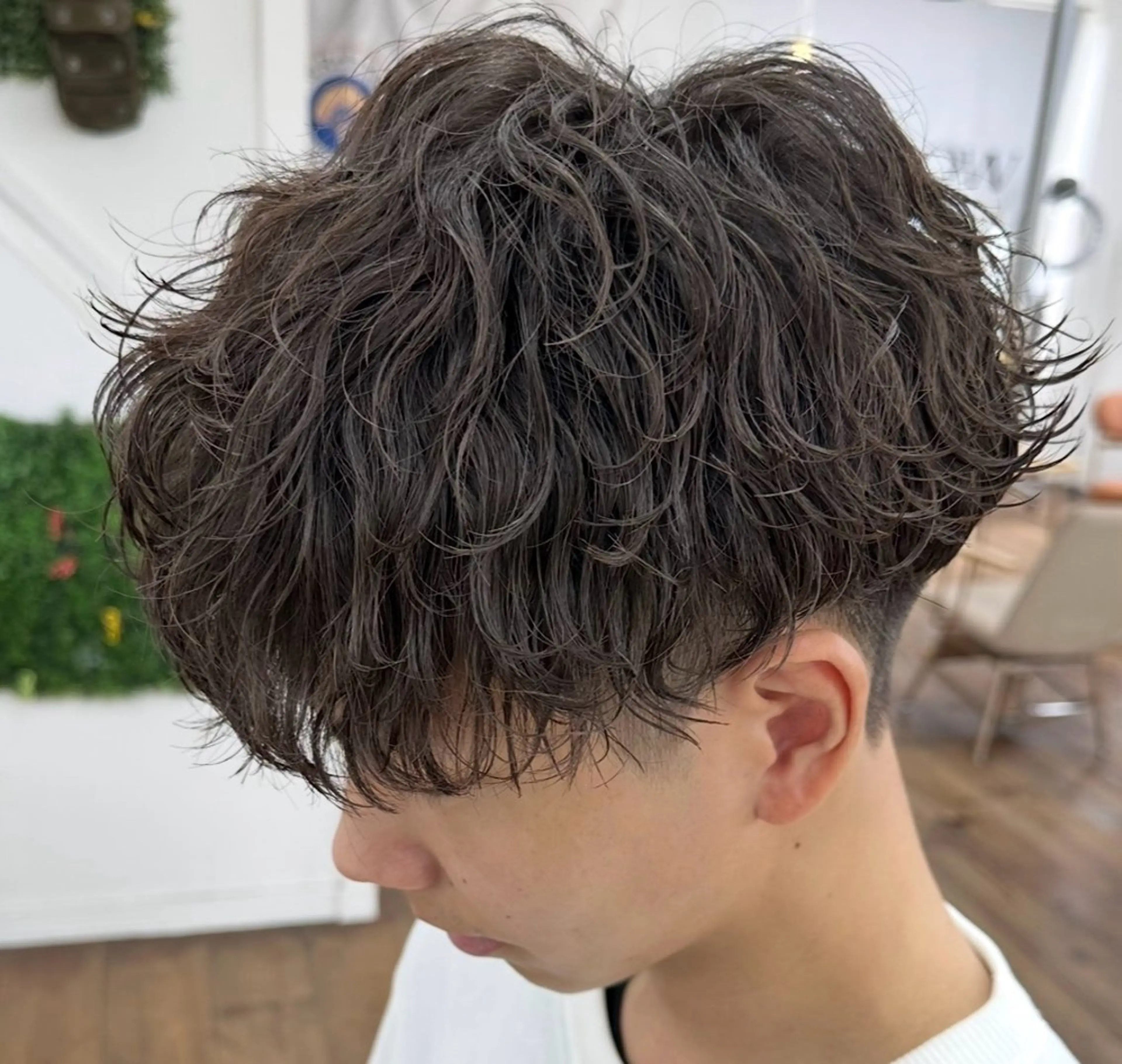 ミディアム カラー パーマ メンズ カット ヘアカラー パーマ メンズ特化✂️ 小枝 優生のヘアスタイル