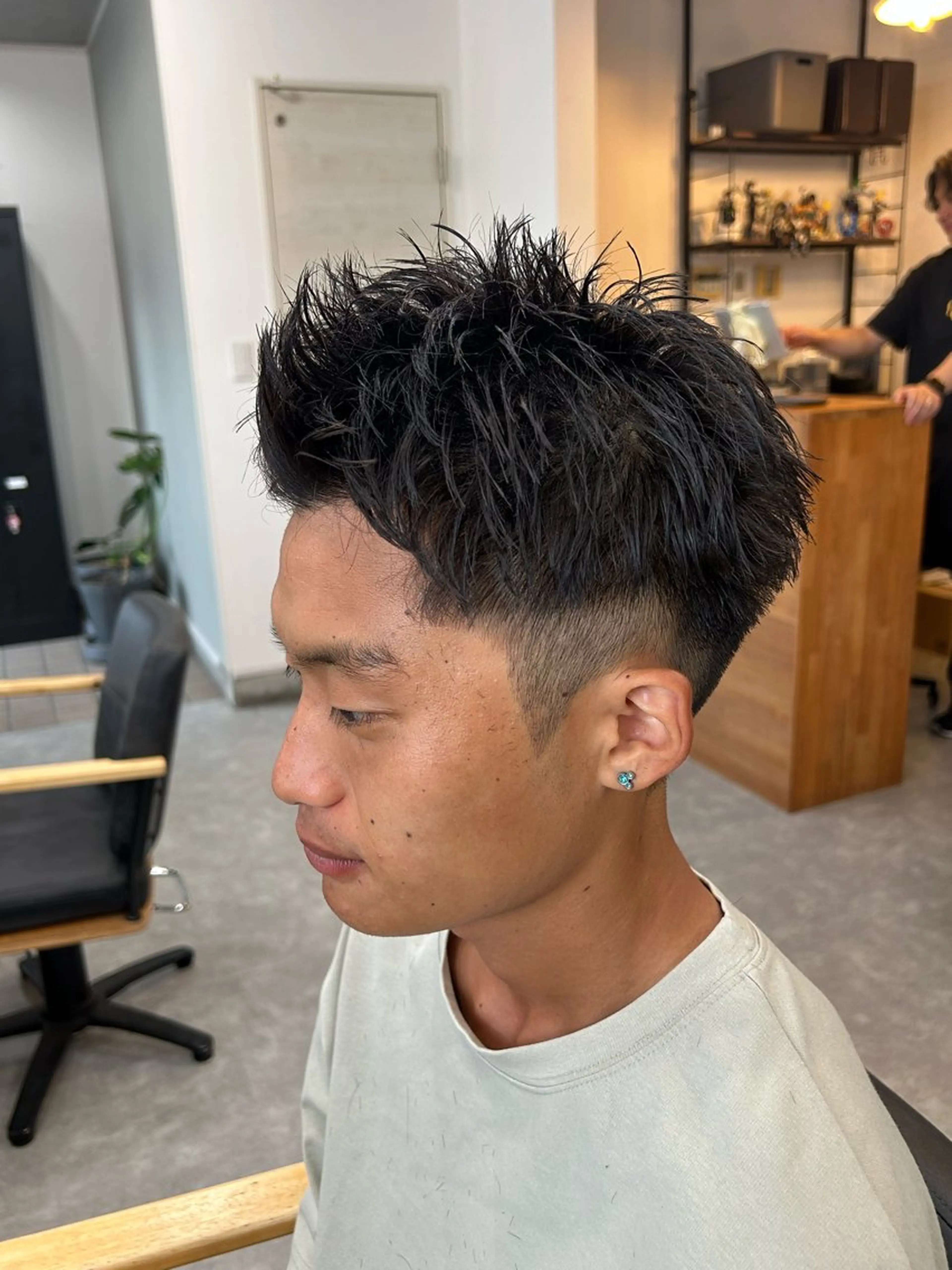 ショート パーマ メンズ センターパート フェードカット マッシュ メンズパーマ スペインカール パーマ 宮下 遼太のヘアスタイル