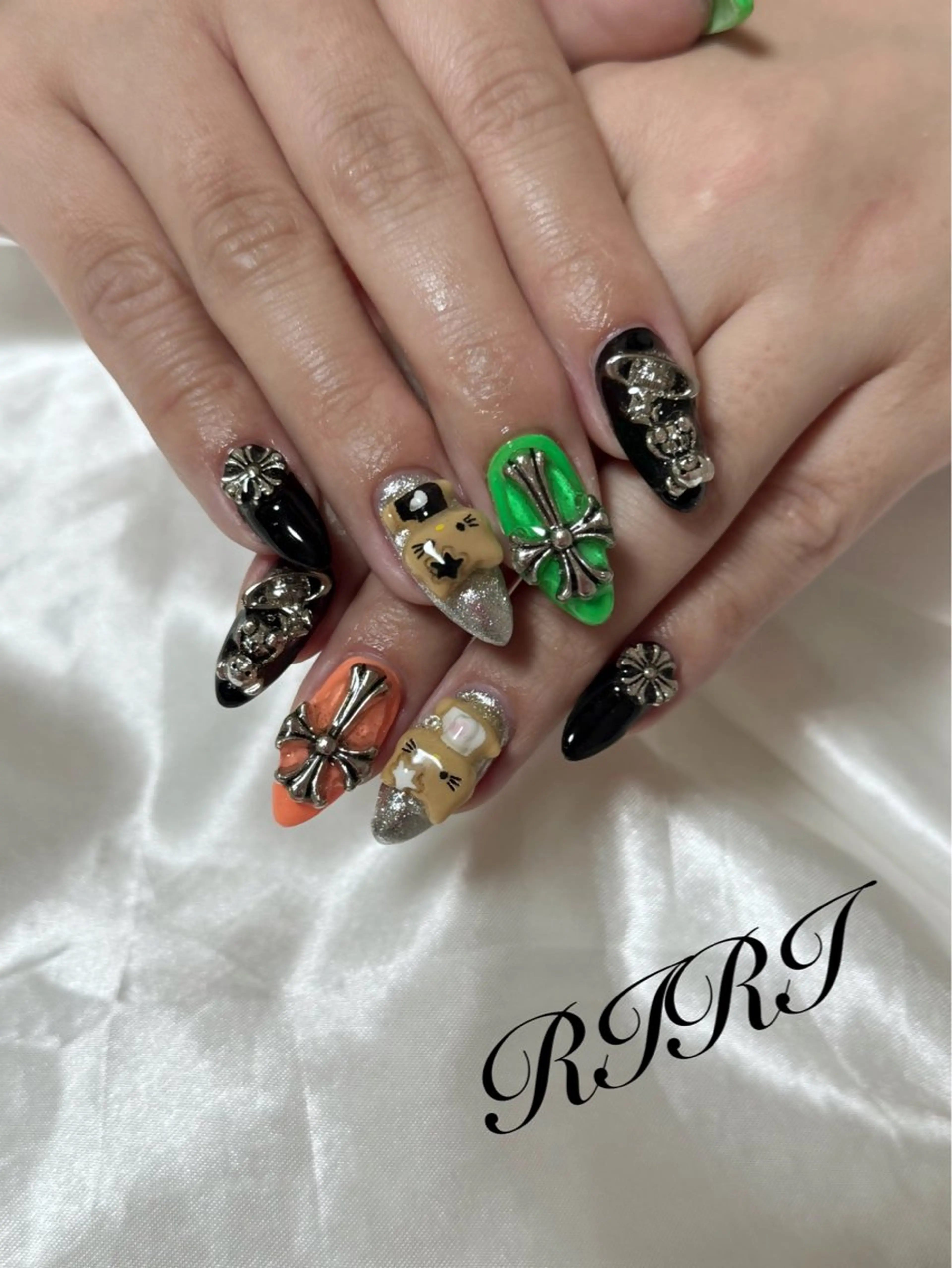 ネイル ジェルネイル キラキラネイル ショートネイル 夏ネイル ハンドネイル riri オーナーのネイルデザイン