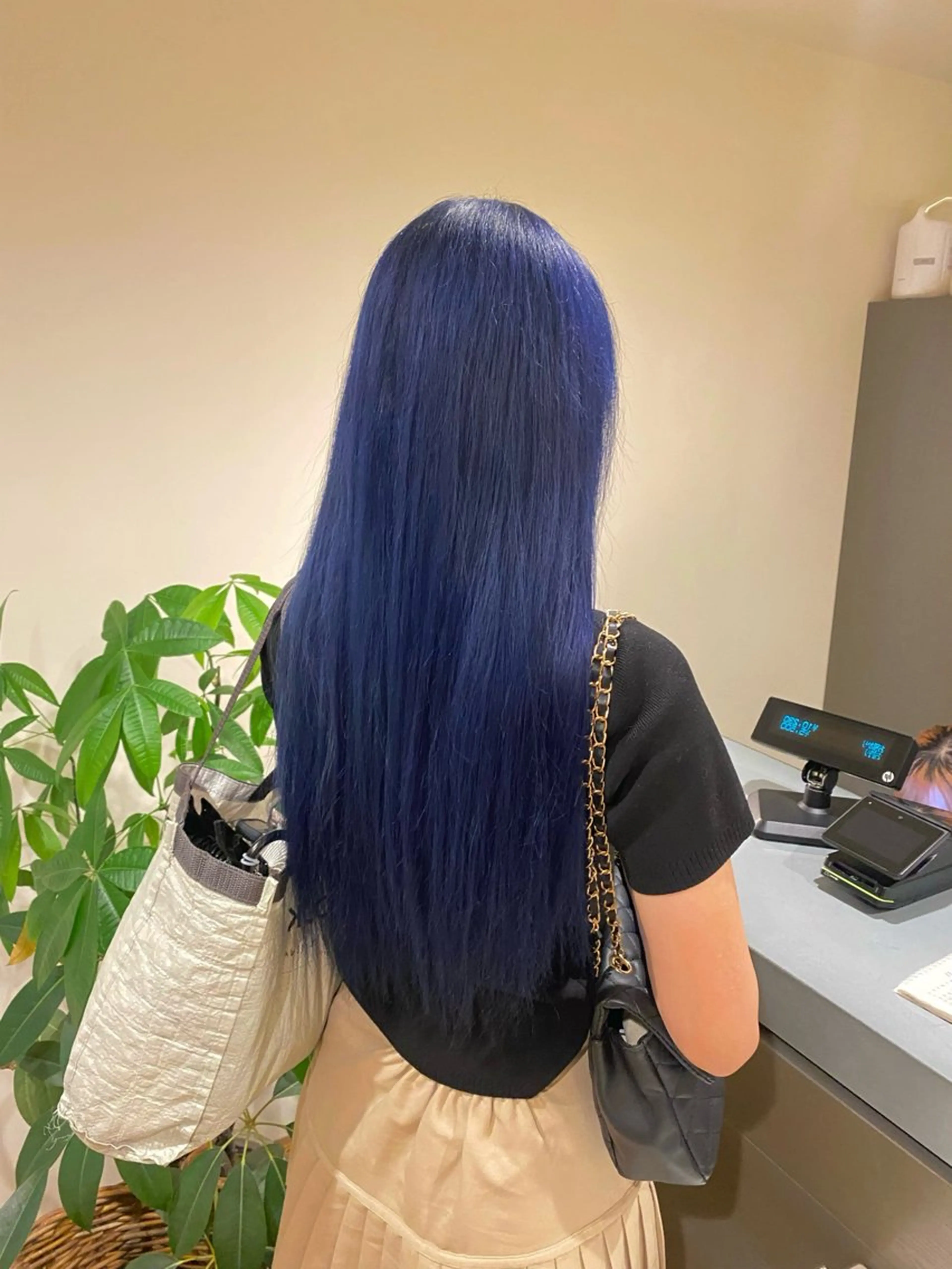 ロング カラー ブルーカラー ネイビーカラー ヘアカラー Ludwig AIRIのヘアスタイル