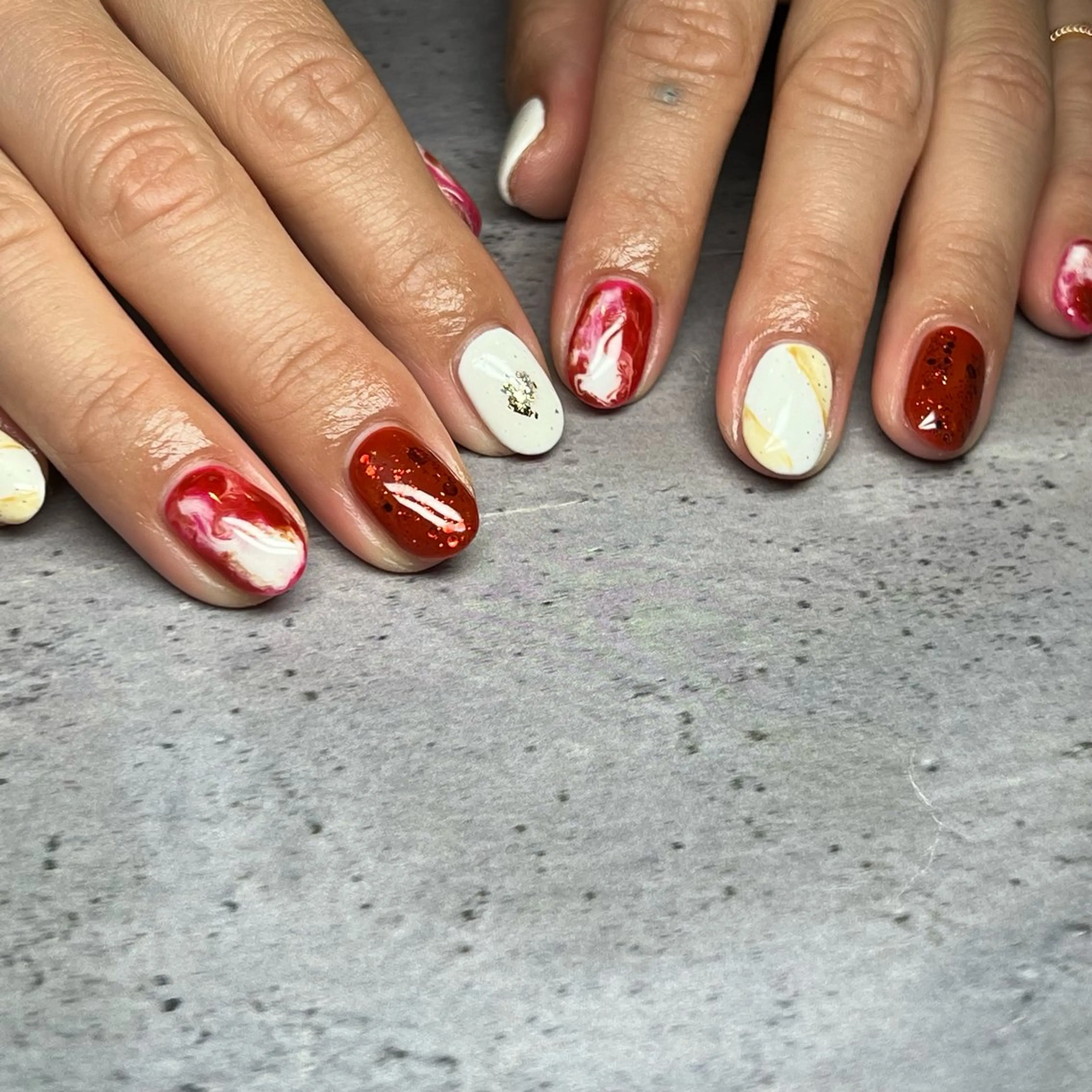 ネイル ボルドー ニュアンスネイル ハンドネイル 𝐫𝐚𝐢 𝐧𝐚𝐢𝐥のネイルデザイン