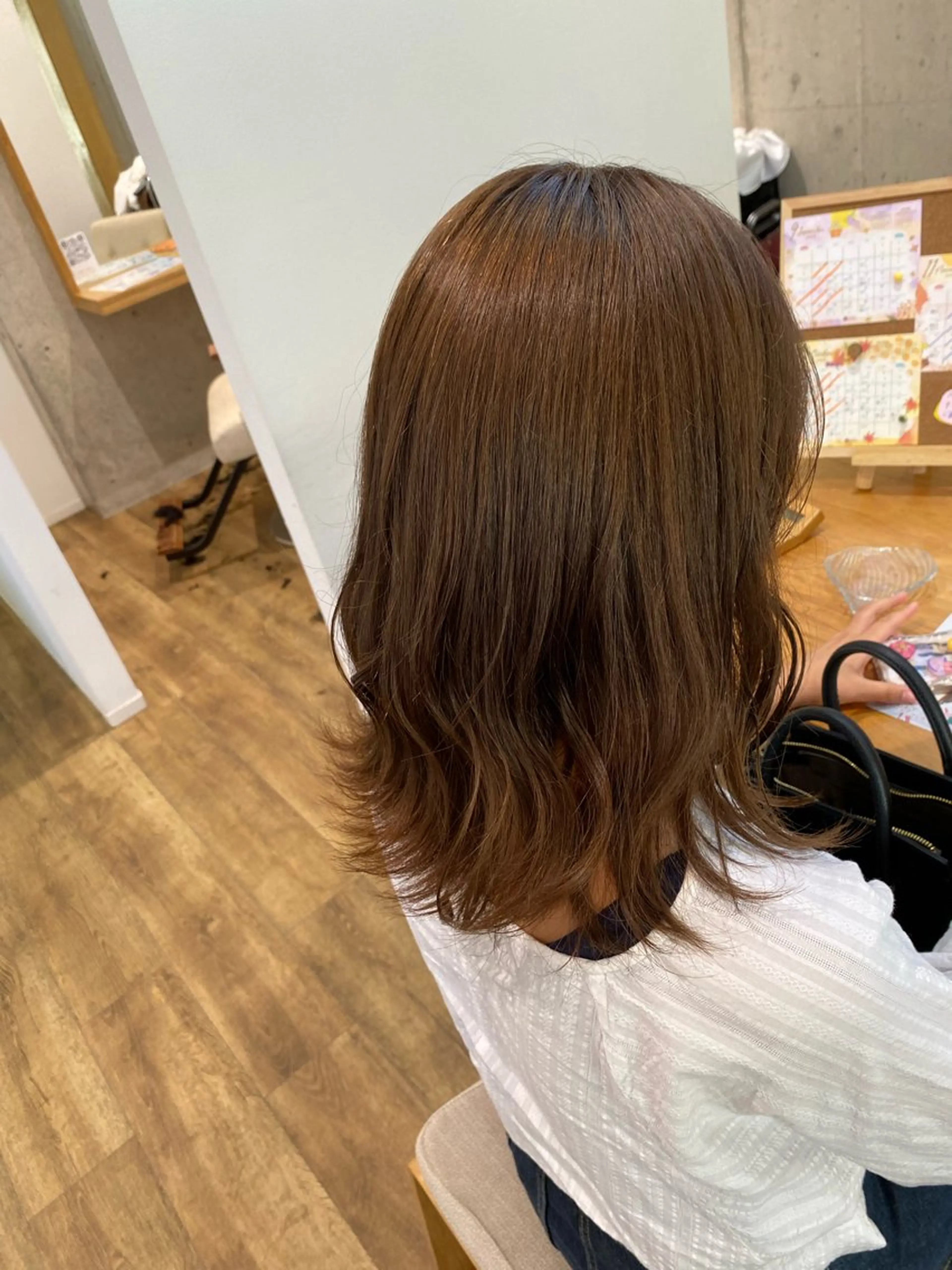 セミロング カラー 藤野 凪沙のヘアスタイル