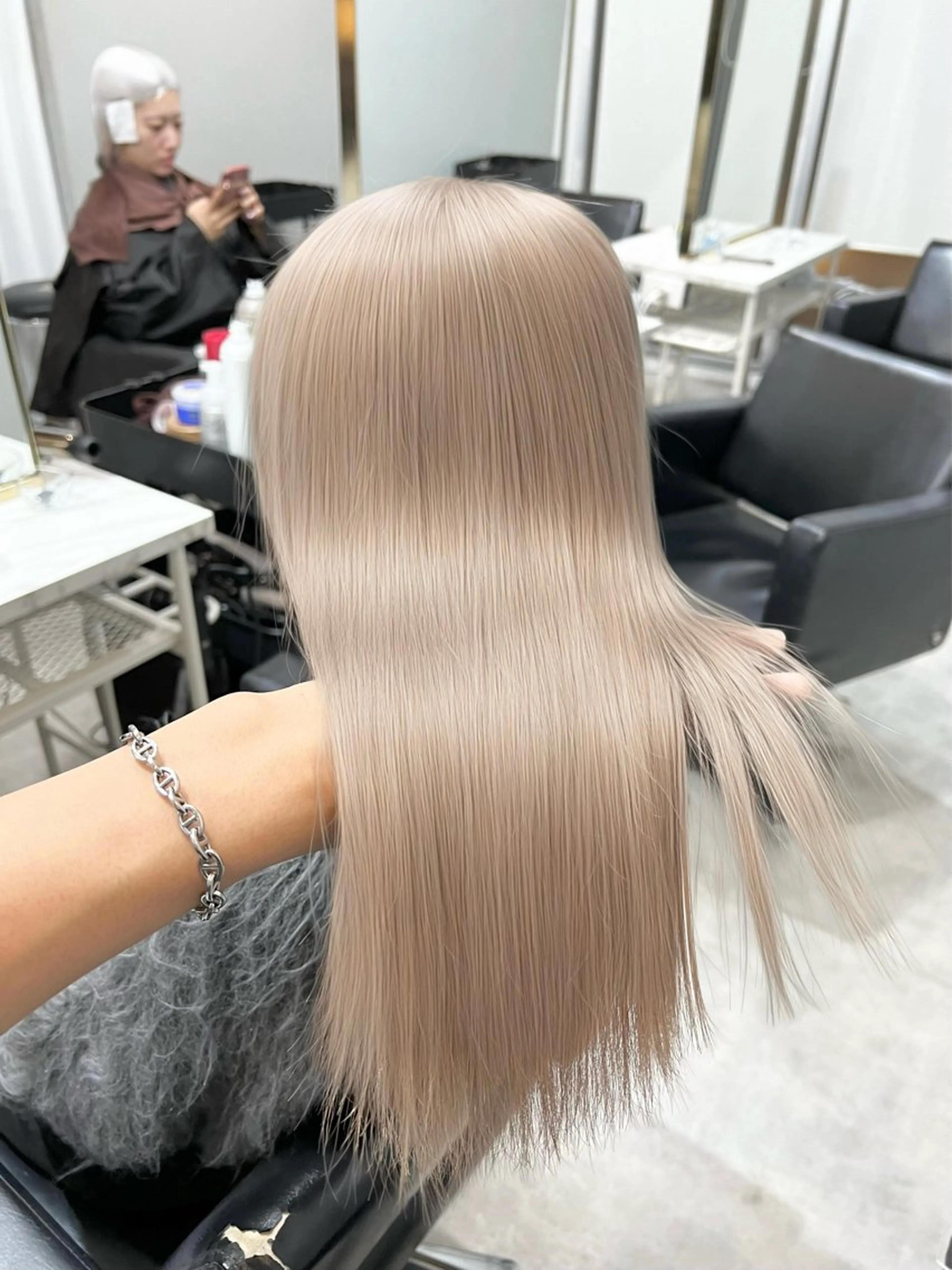 ミディアム カラー カット ヘアカラー トリートメント ヘアセット 🫧艶ダブルカラー ブリーチ🫧トモヤのヘアスタイル