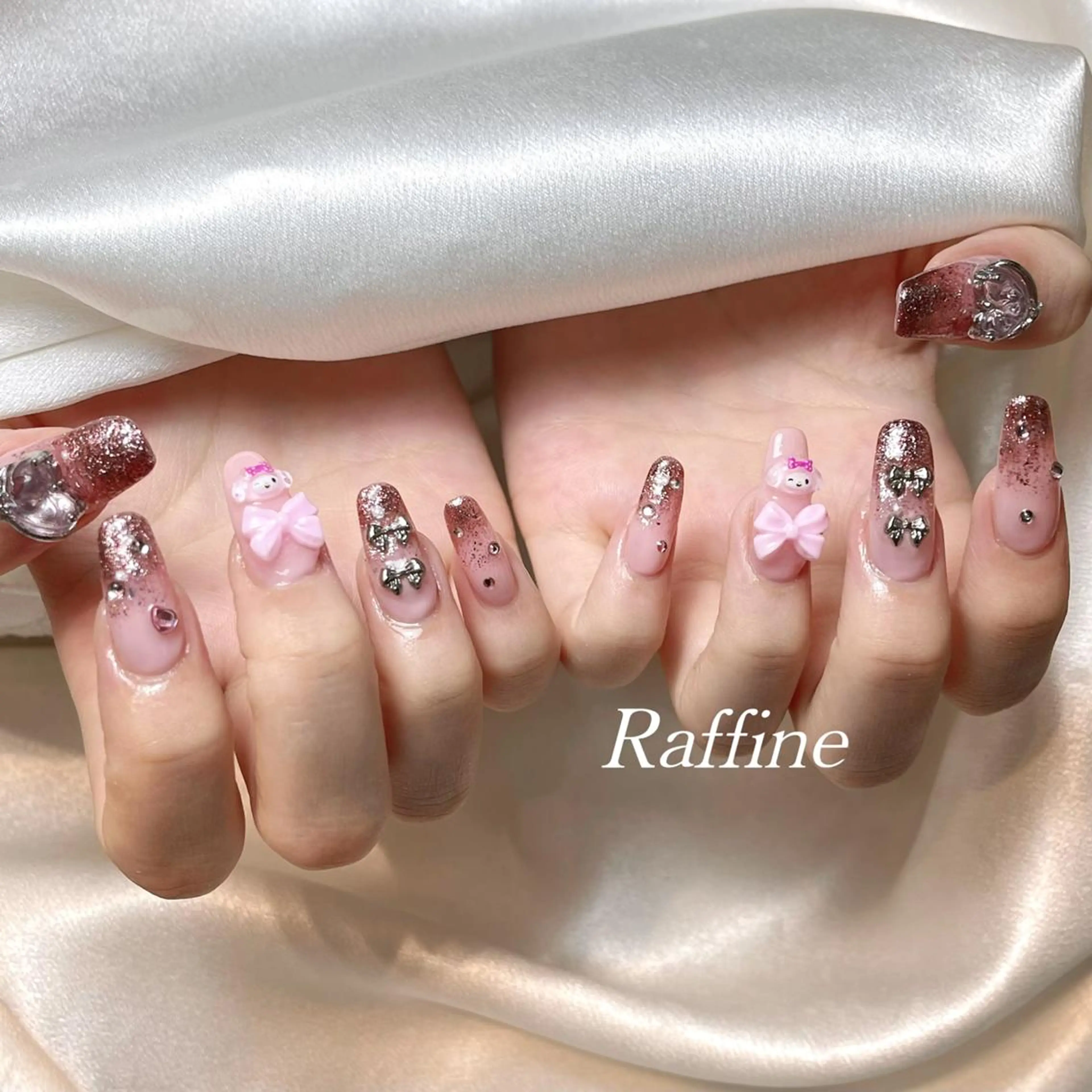 ネイル RAFFINE haru🦋🩵のネイルデザイン