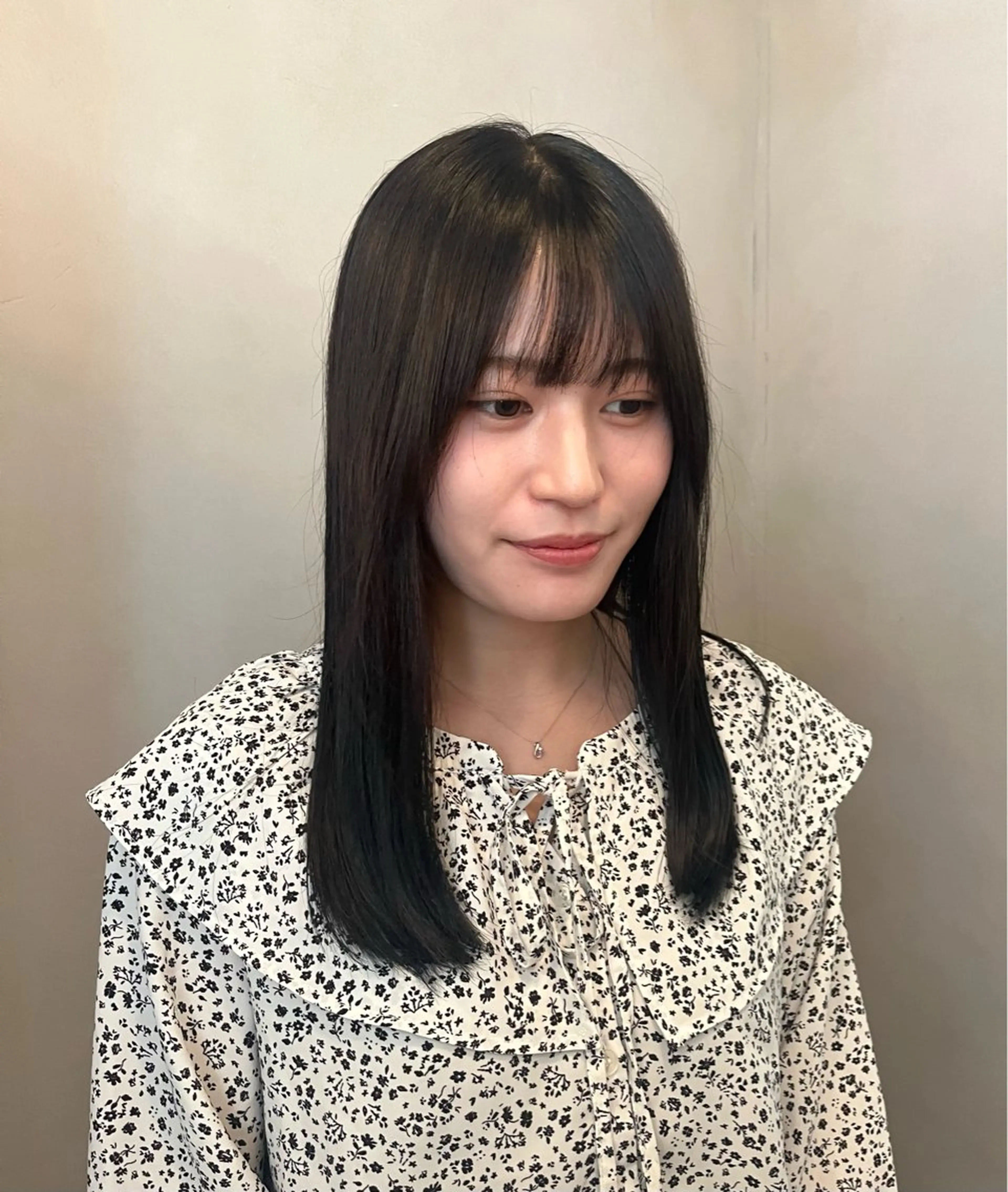 セミロング カノン／伏見/栄 パーマモデルのヘアスタイル