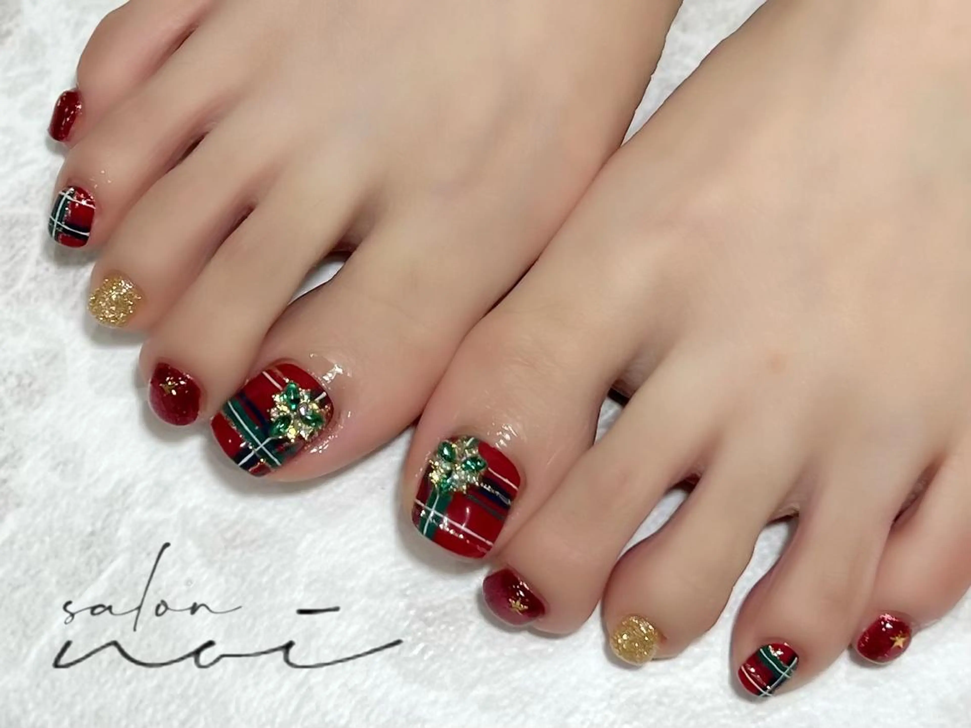 ネイル フットネイル 冬ネイル クリスマス フットネイル salon noiのネイルデザイン