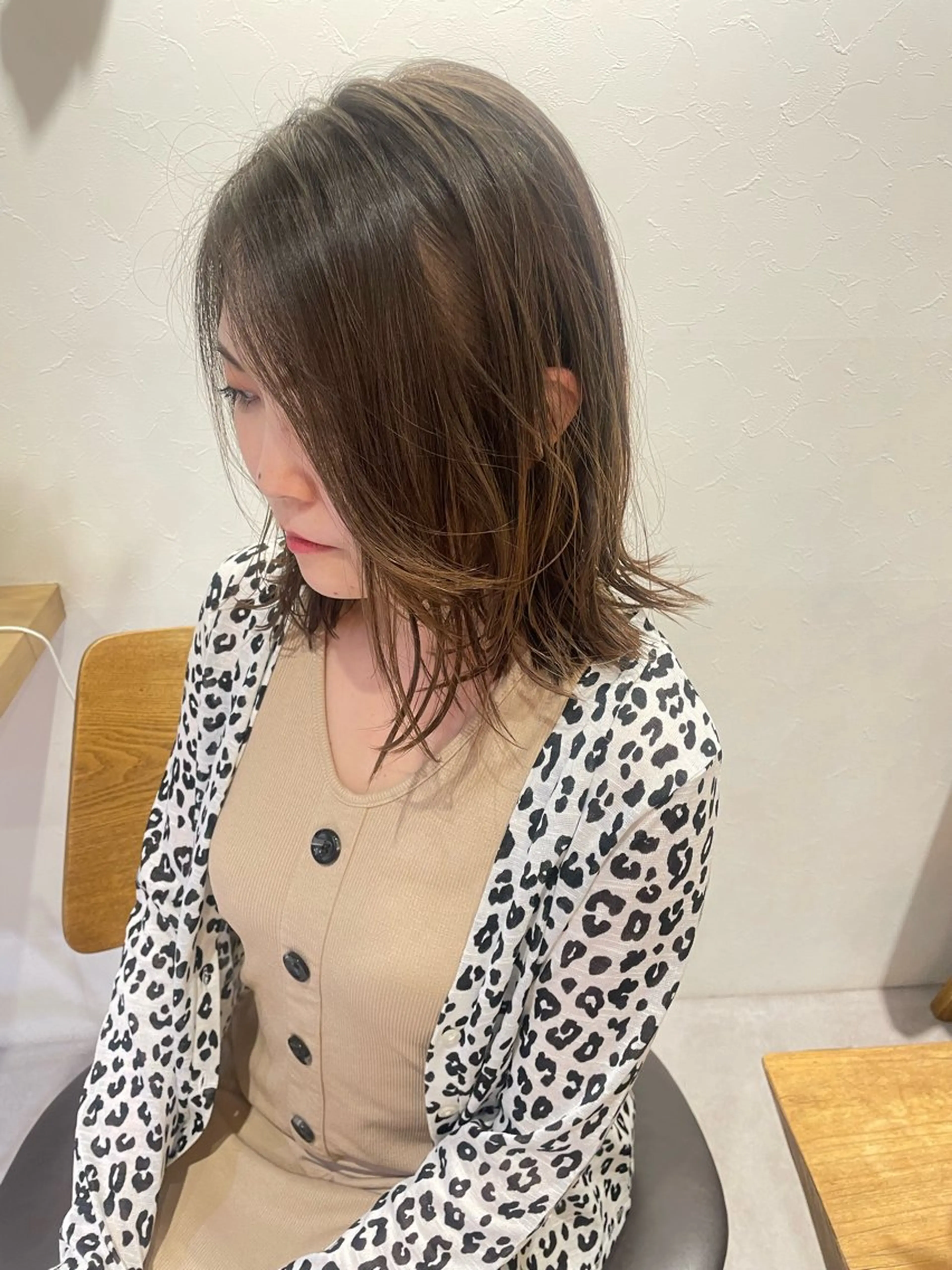 ミディアム あきば まゆのヘアスタイル