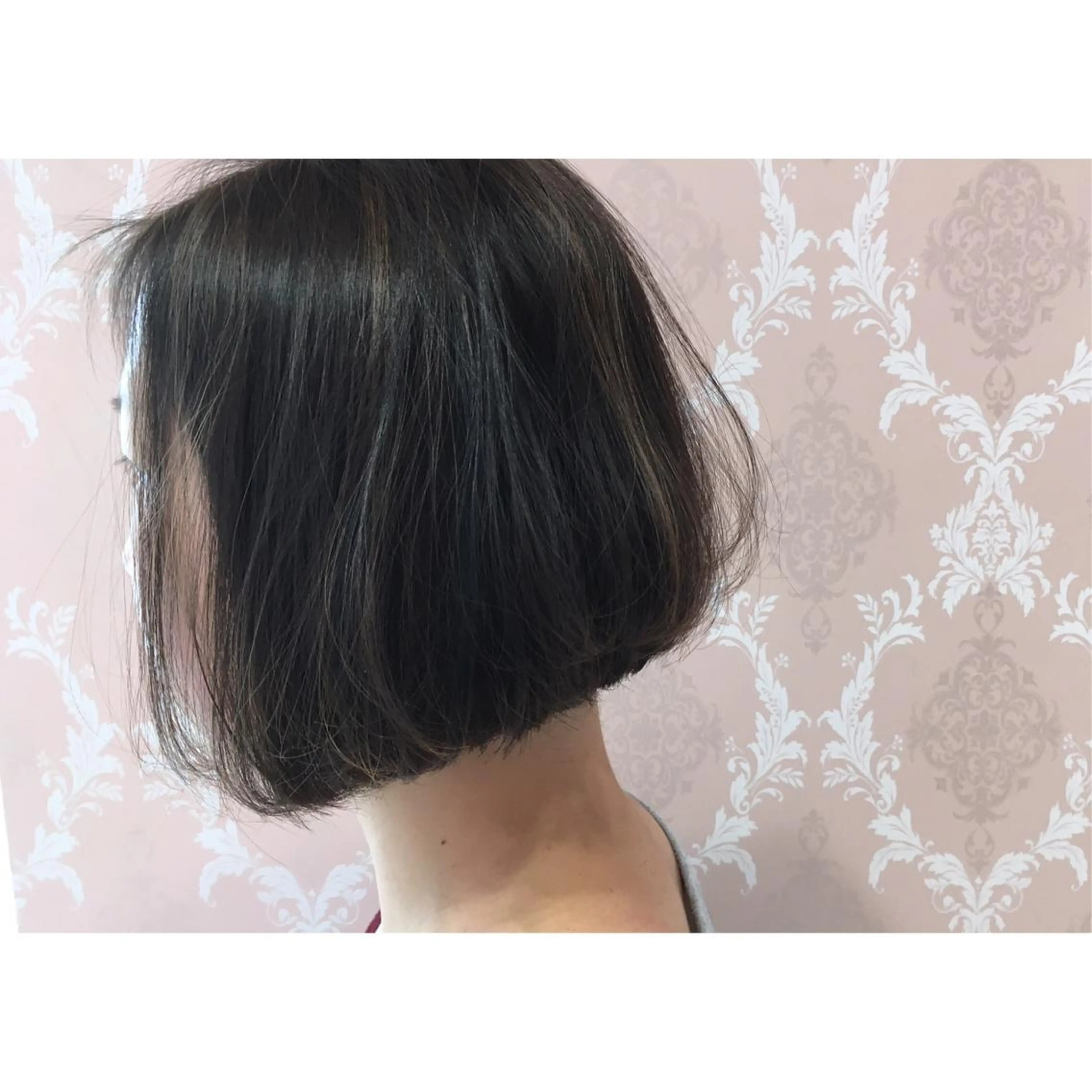 ショート ボブ ブリーチ/ハイトーン SERINAのヘアスタイル