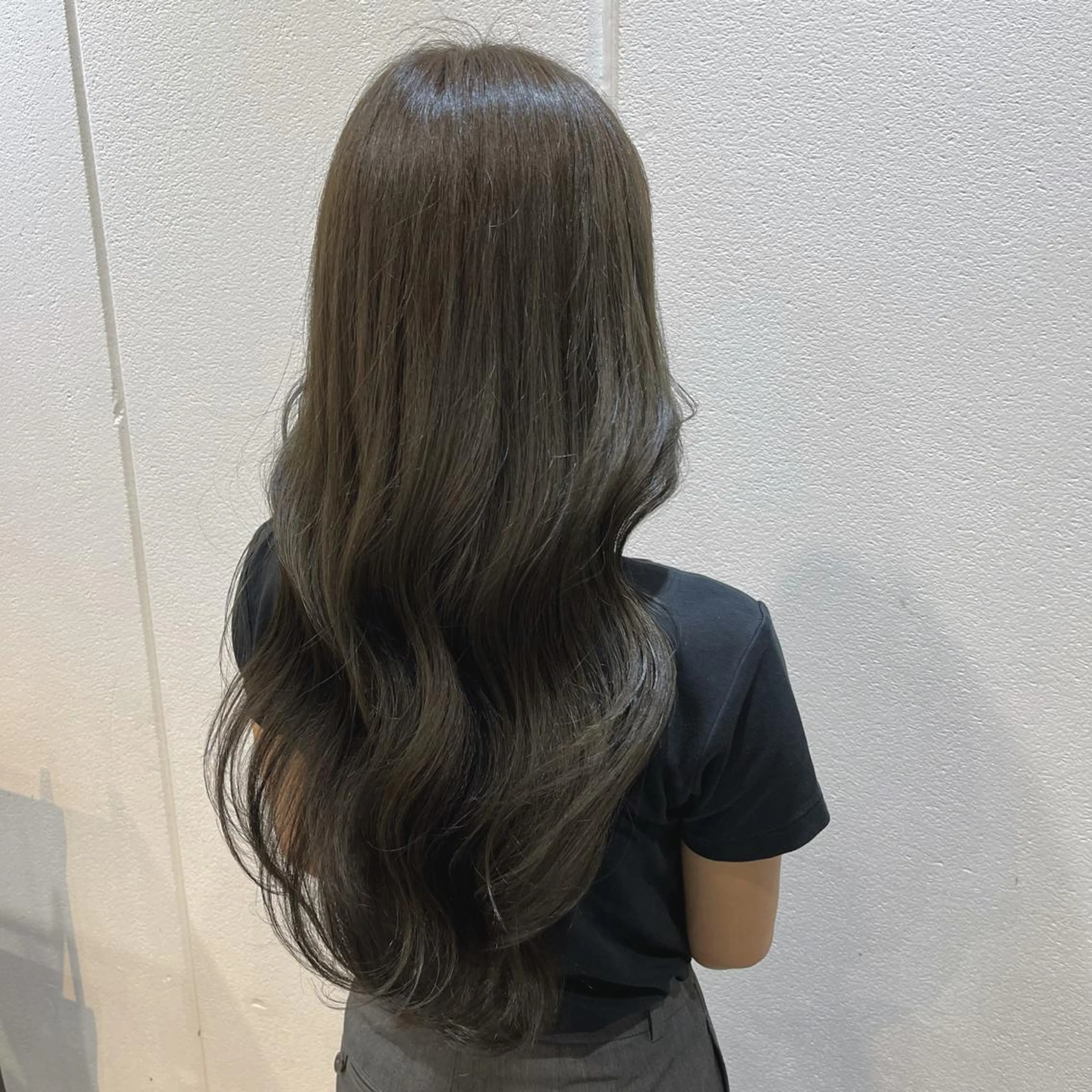 ロング カラー アッシュ アッシュグレー Lolonois梅田 /Okazaki:)のヘアスタイル