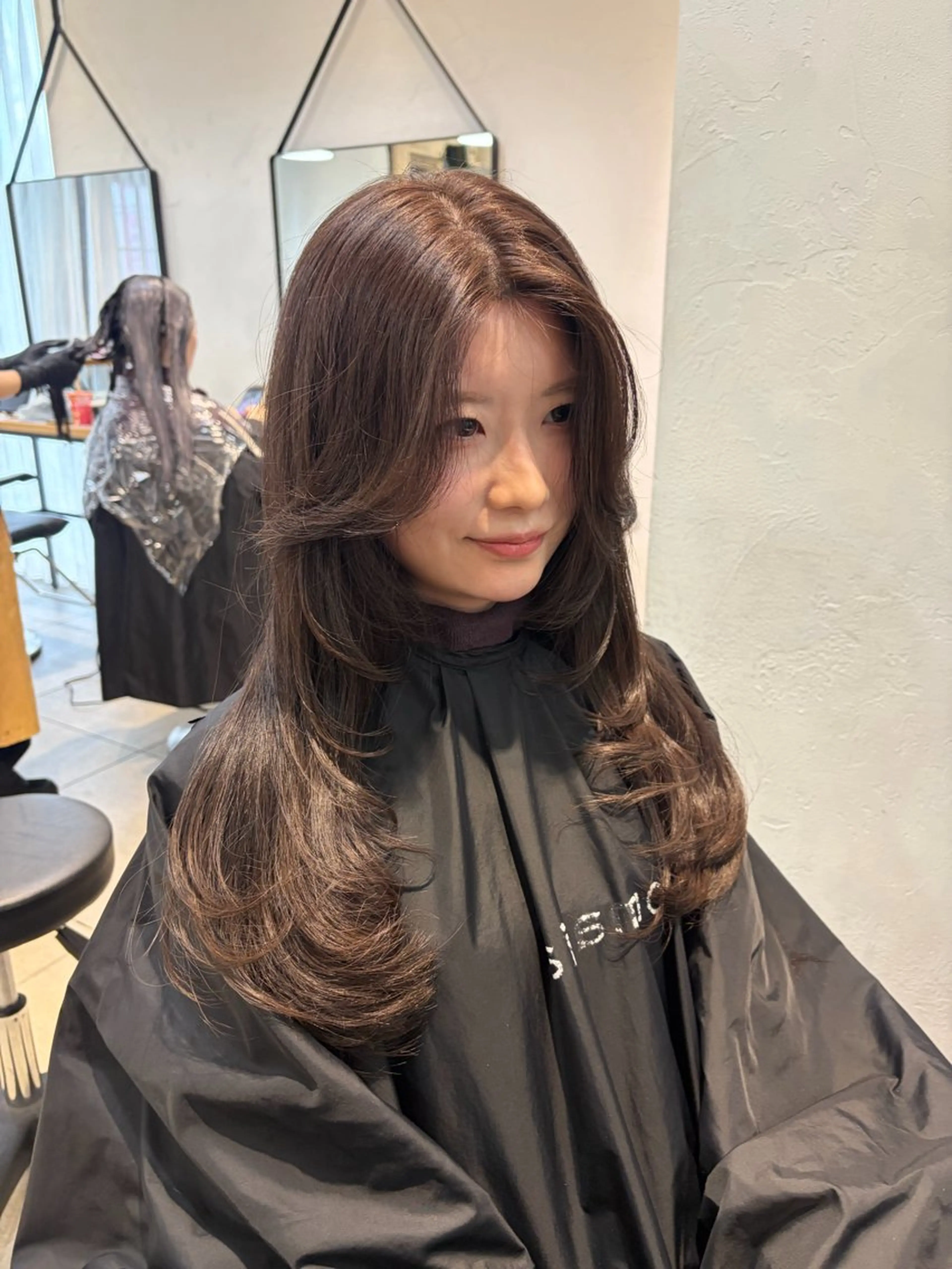 ロング カラー ミルクティー× グレージュMOMOのヘアスタイル
