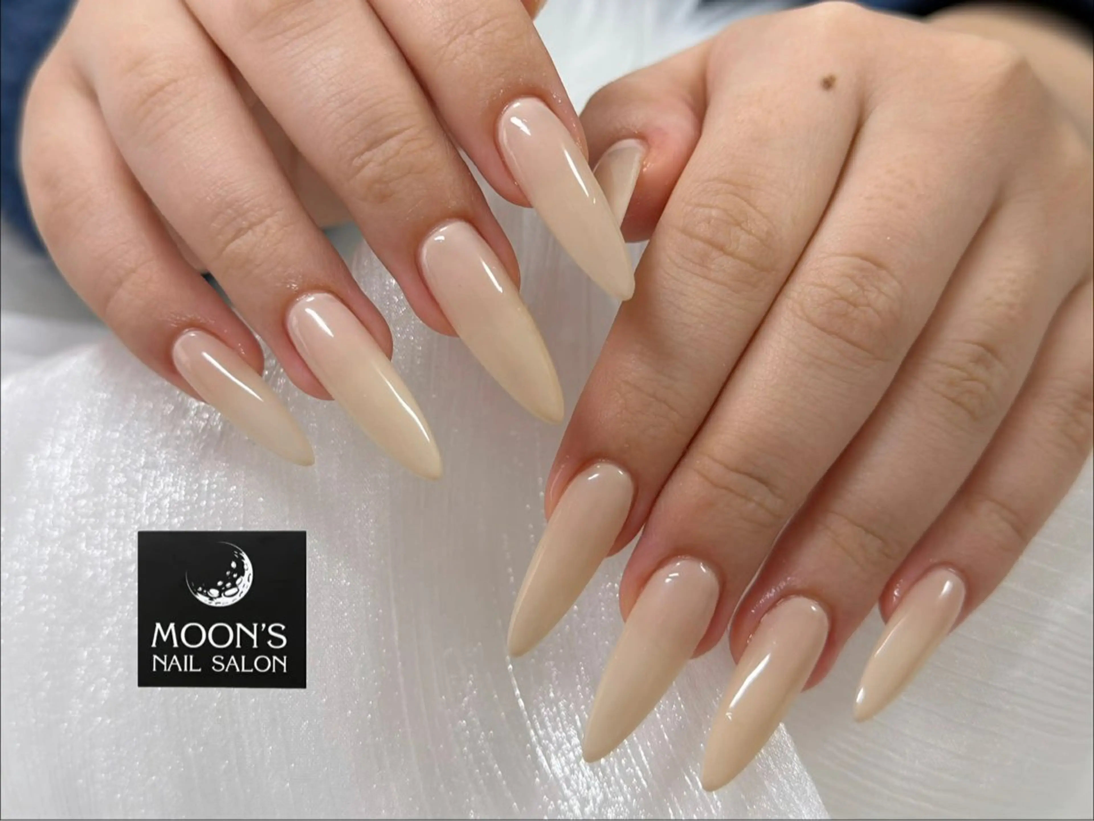 ネイル Moons nail 💅✨のネイルデザイン