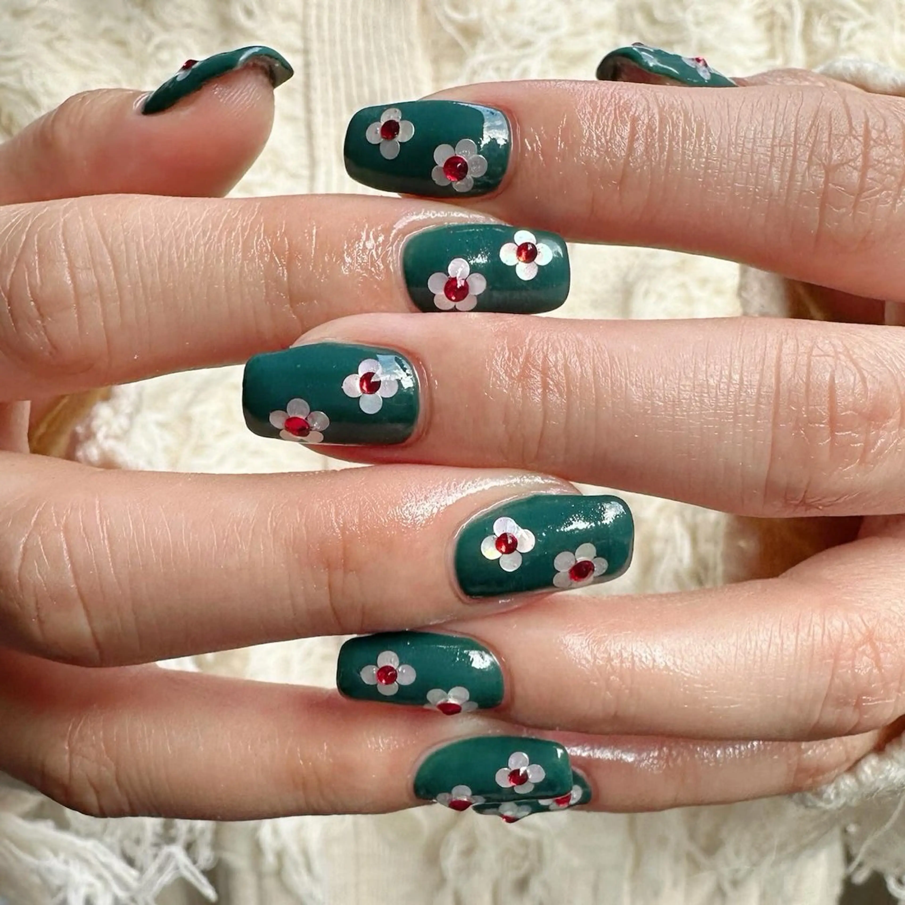 ネイル フラワーネイル グリーン ホログラムネイル 氷ネイル・うるうるネイル 韓国ネイル 🪞KAPE NAIL 🪞のネイルデザイン