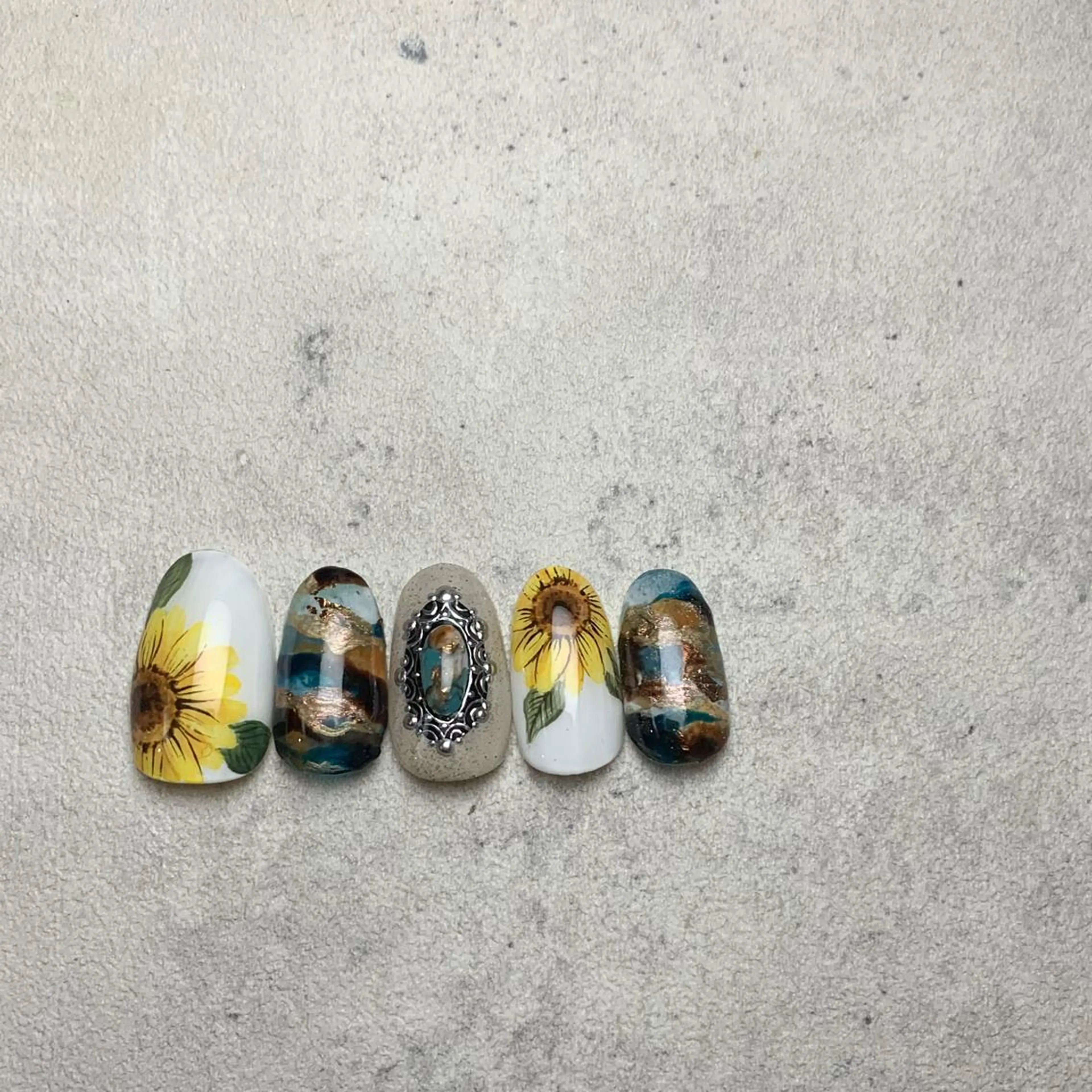 ネイル ハンドネイル FIORITURA aiのネイルデザイン