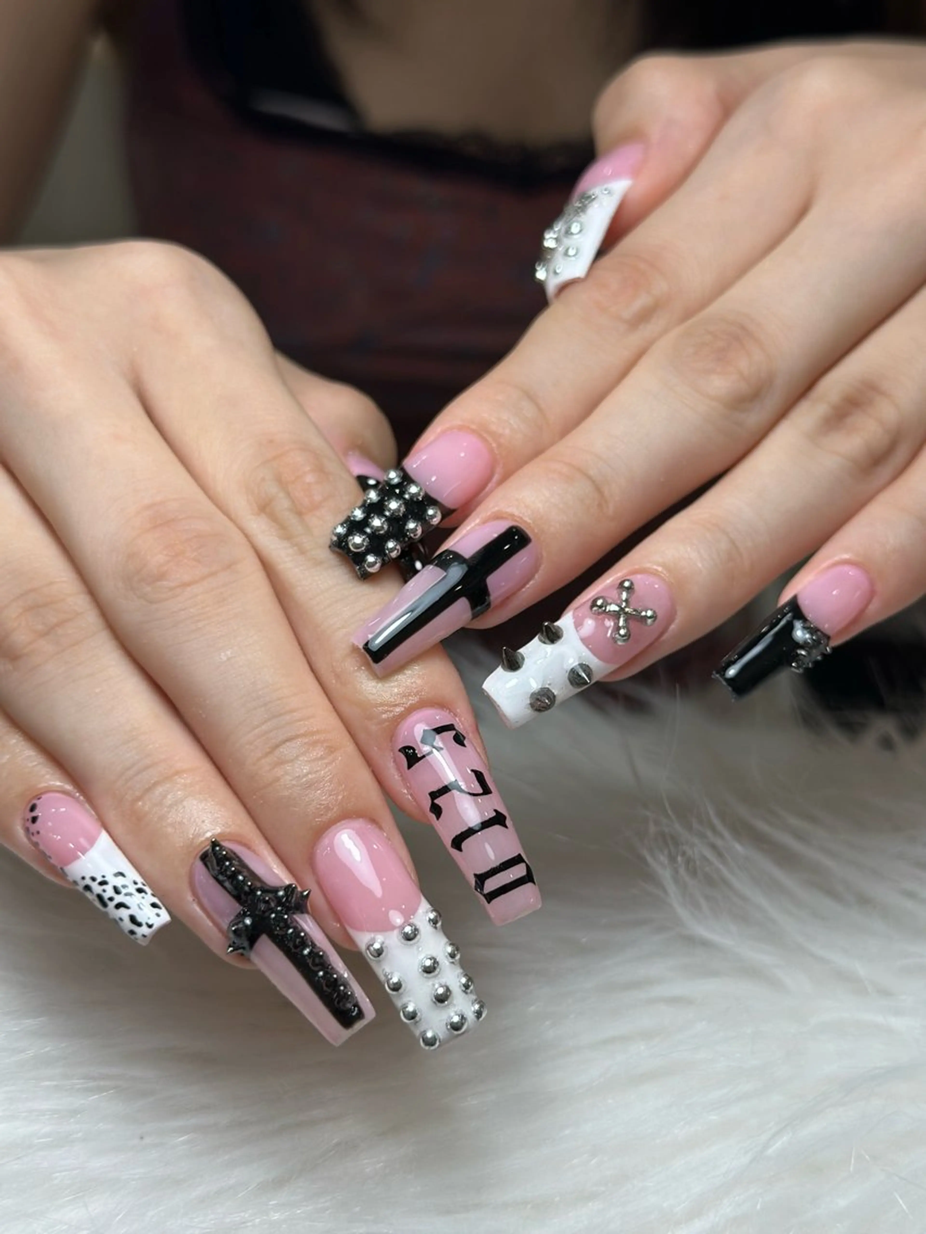 ネイル フレンチネイル グラデーション 韓国ネイル マグネットネイル シンプルネイル ハンドネイル CoMo Nail Studio所属・CoMo Nailのネイルデザイン