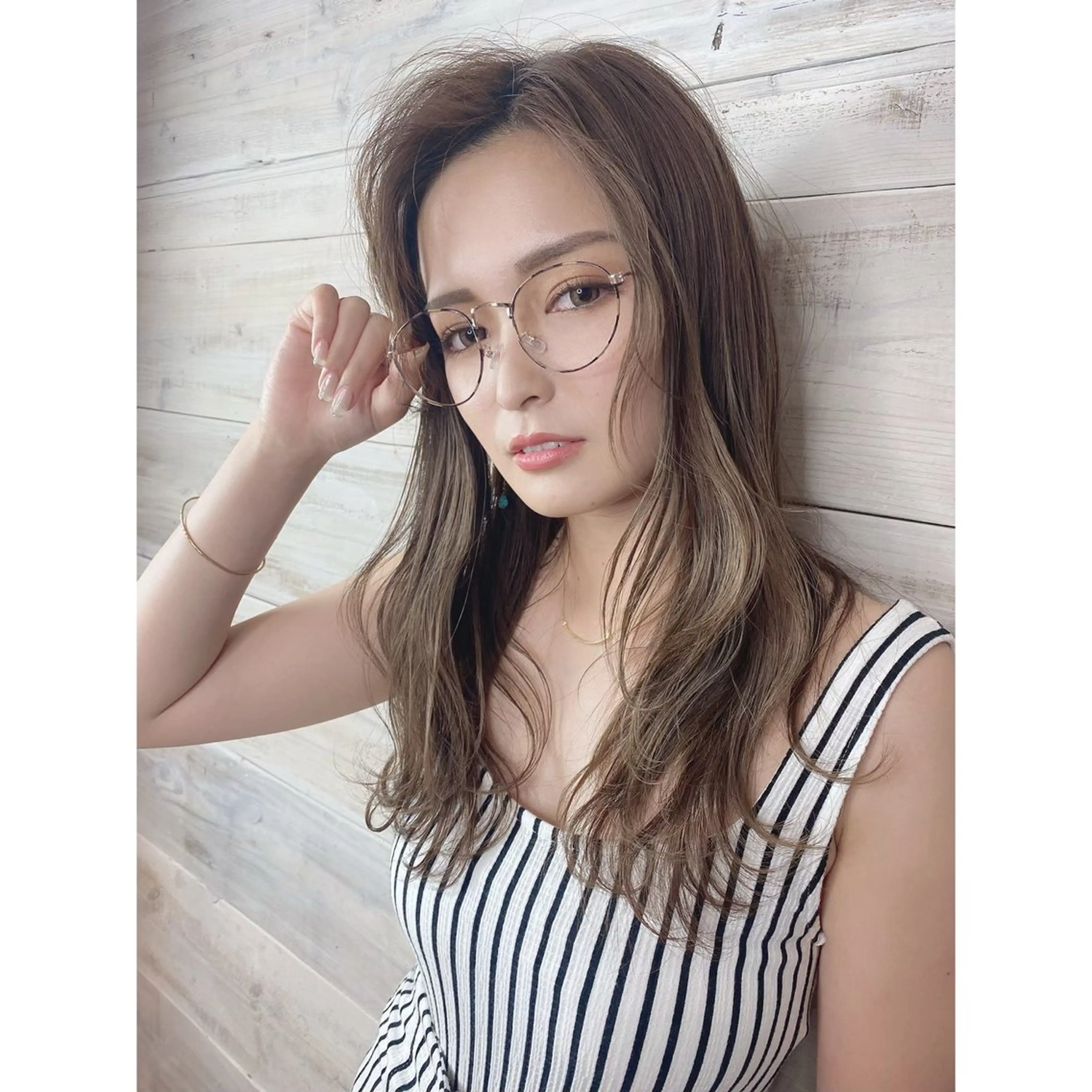 ロング カラー レイヤーカット/ 透明感カラー/白石のヘアスタイル