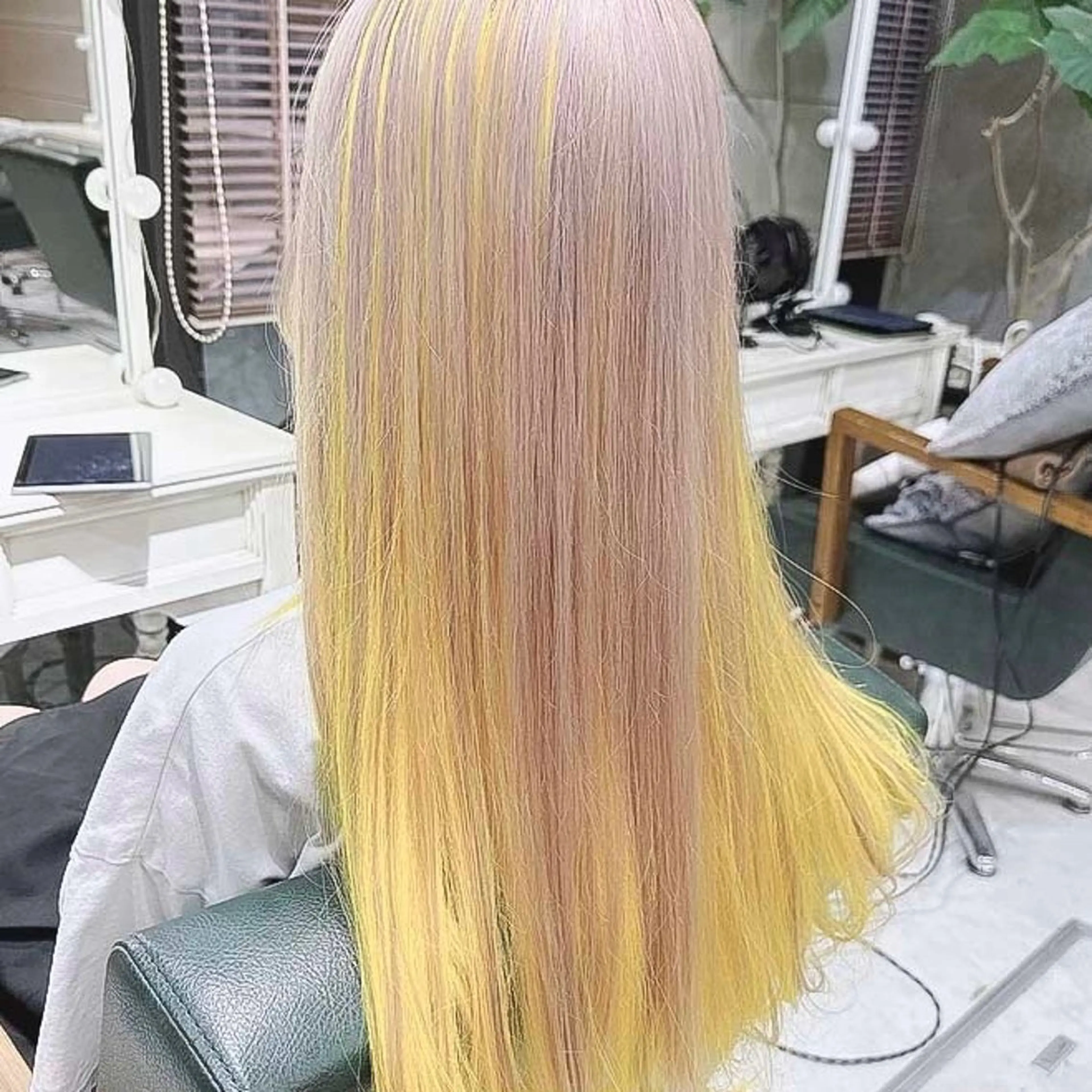 ロング カラー ベージュカラー ブリーチ デザインカラー ハイトーンカラー インナーカラー DAYS Men’sのヘアスタイル