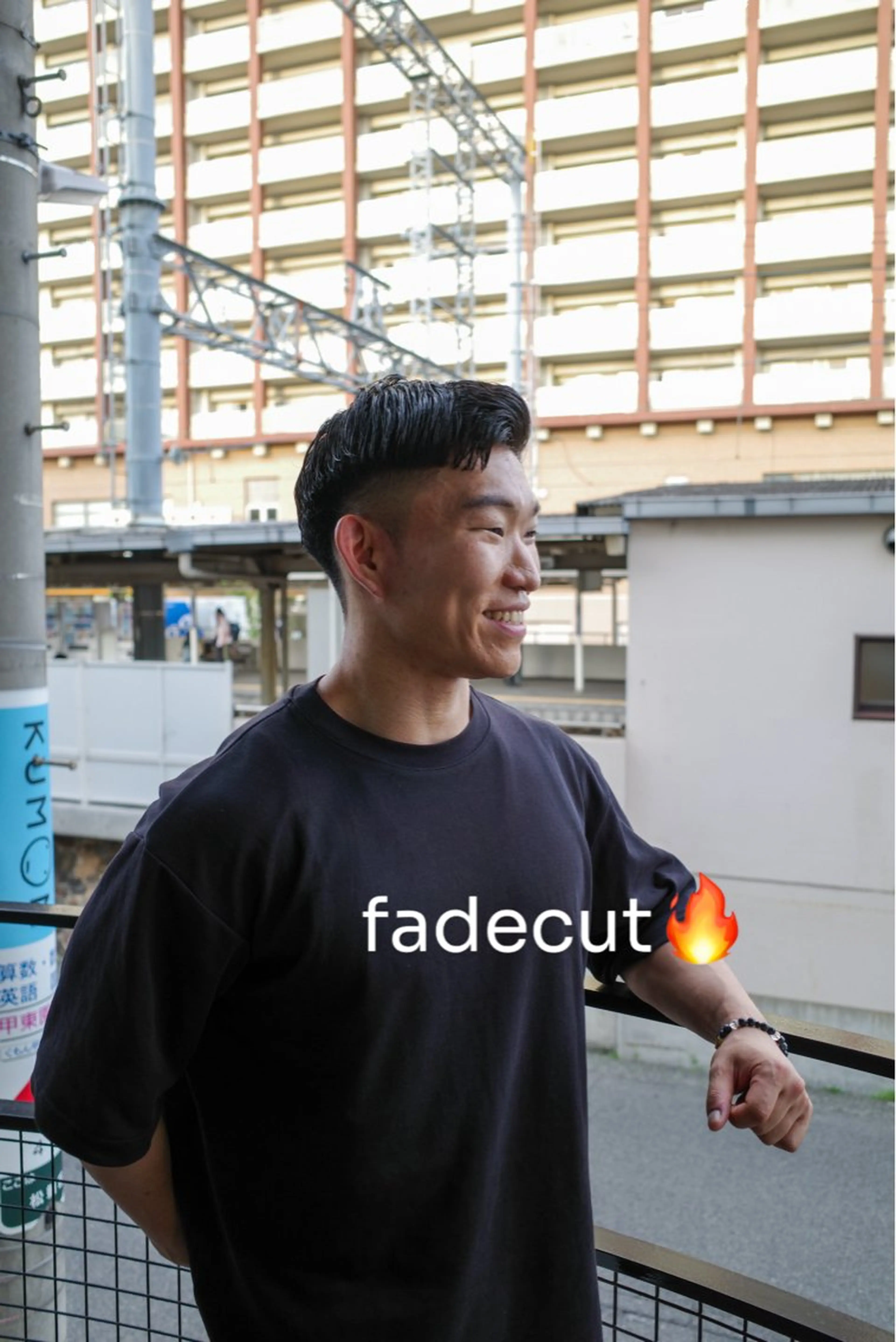 メンズ アップバング メンズハイライト マッシュ メンズパーマ メンズツイストパーマ 三野 光太郎のヘアスタイル