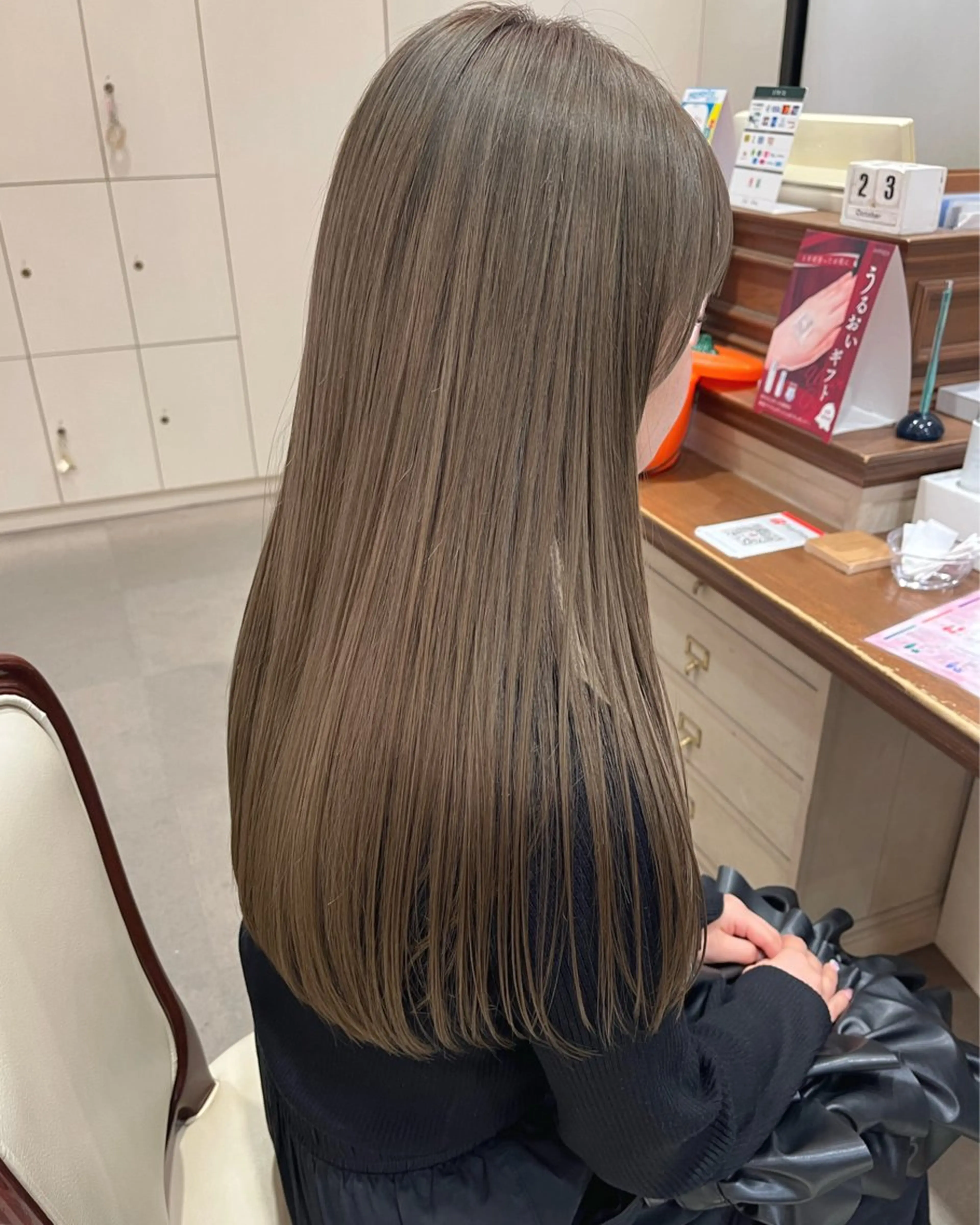 ロング カラー ベージュカラー オリーブベージュ ヘアカラー トリートメント サソウ ユリエ🥥のヘアスタイル