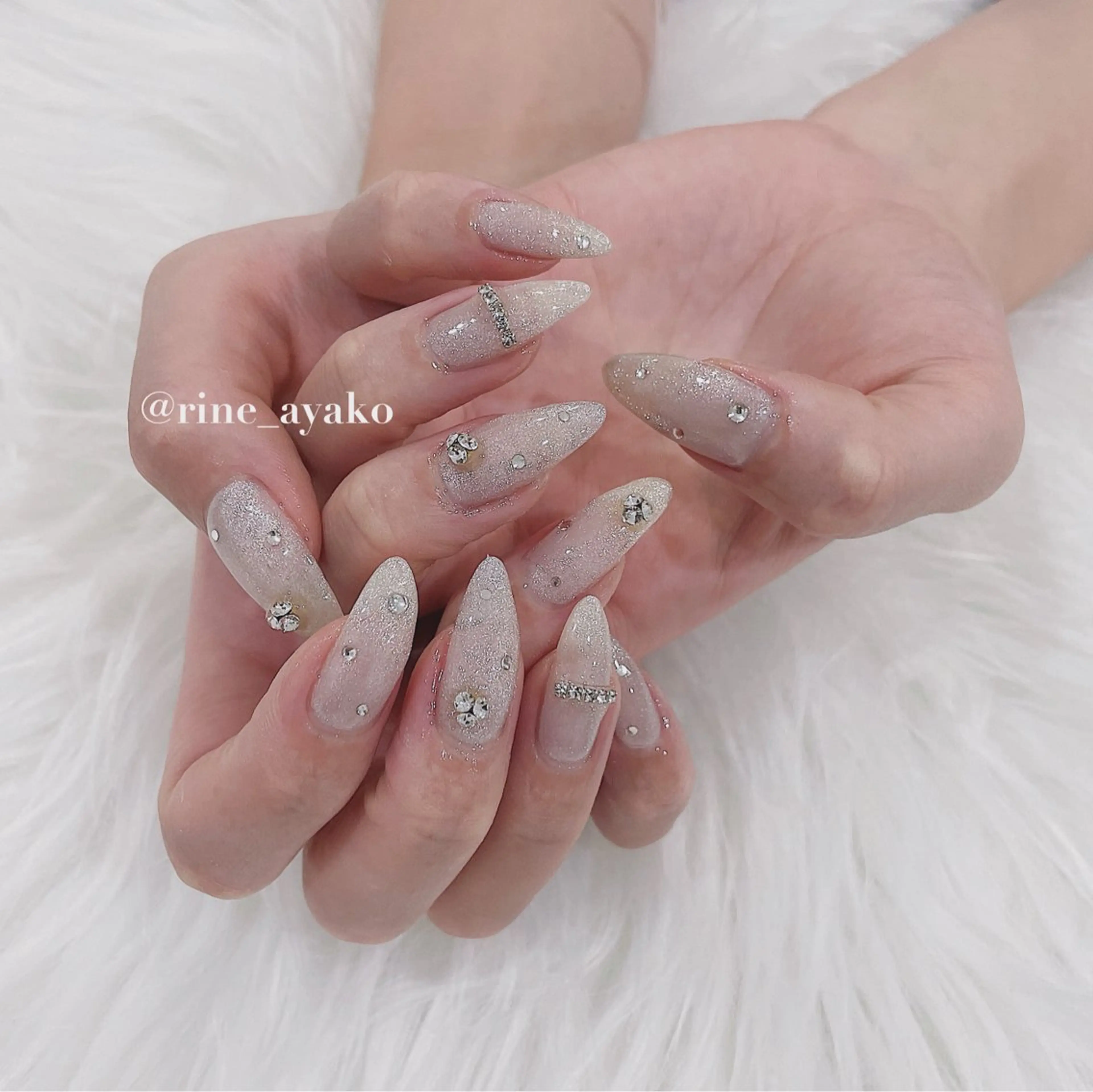 ネイル Rine 放出 (リネ)のネイルデザイン