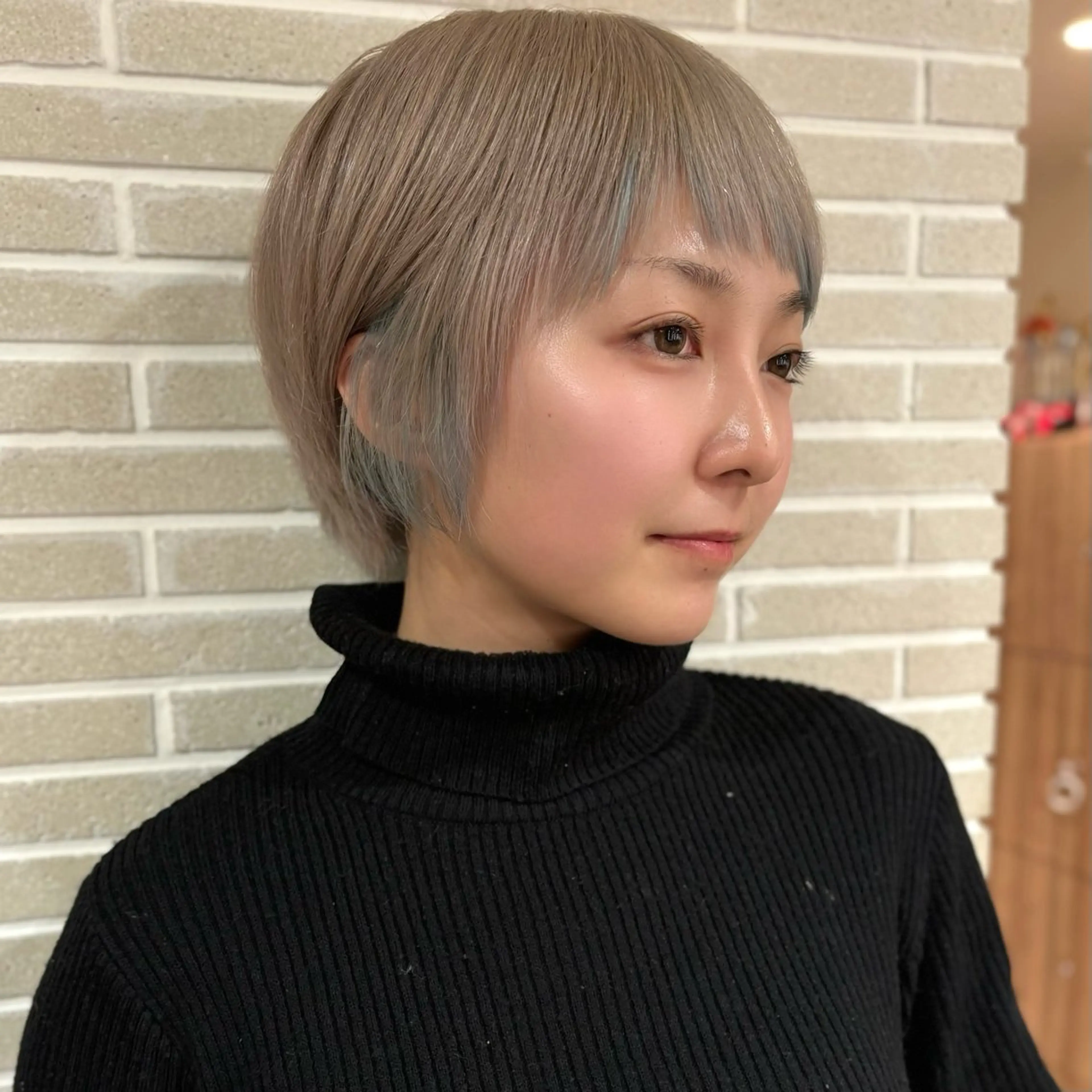 ショート カラー ベージュカラー ブリーチ デザインカラー ショートヘア レイヤーカット⭐️ インナー桑原 日花理のヘアスタイル