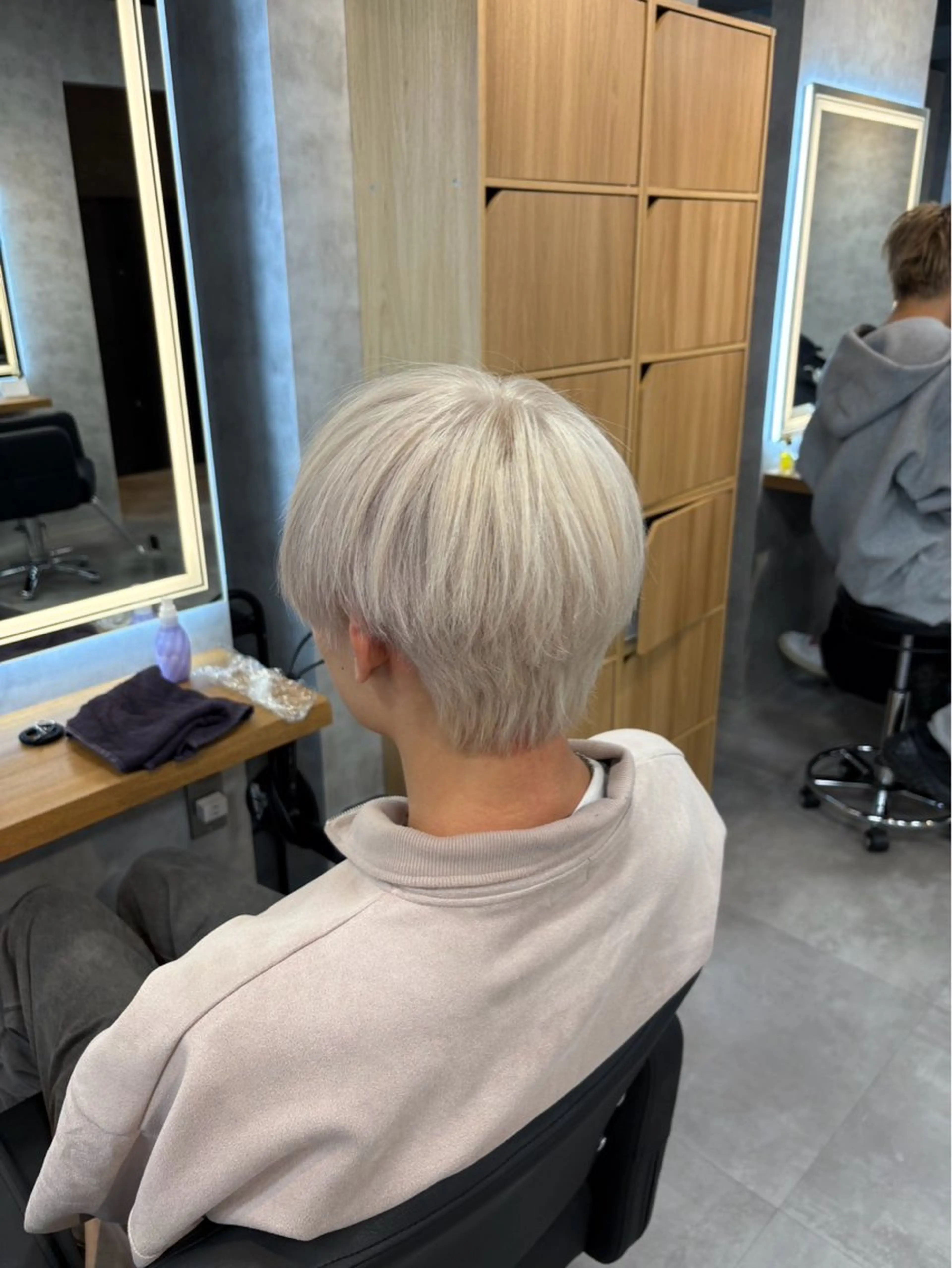 カラー ブロンド ホワイトブロンド メンズカラー/ NISSYのヘアスタイル